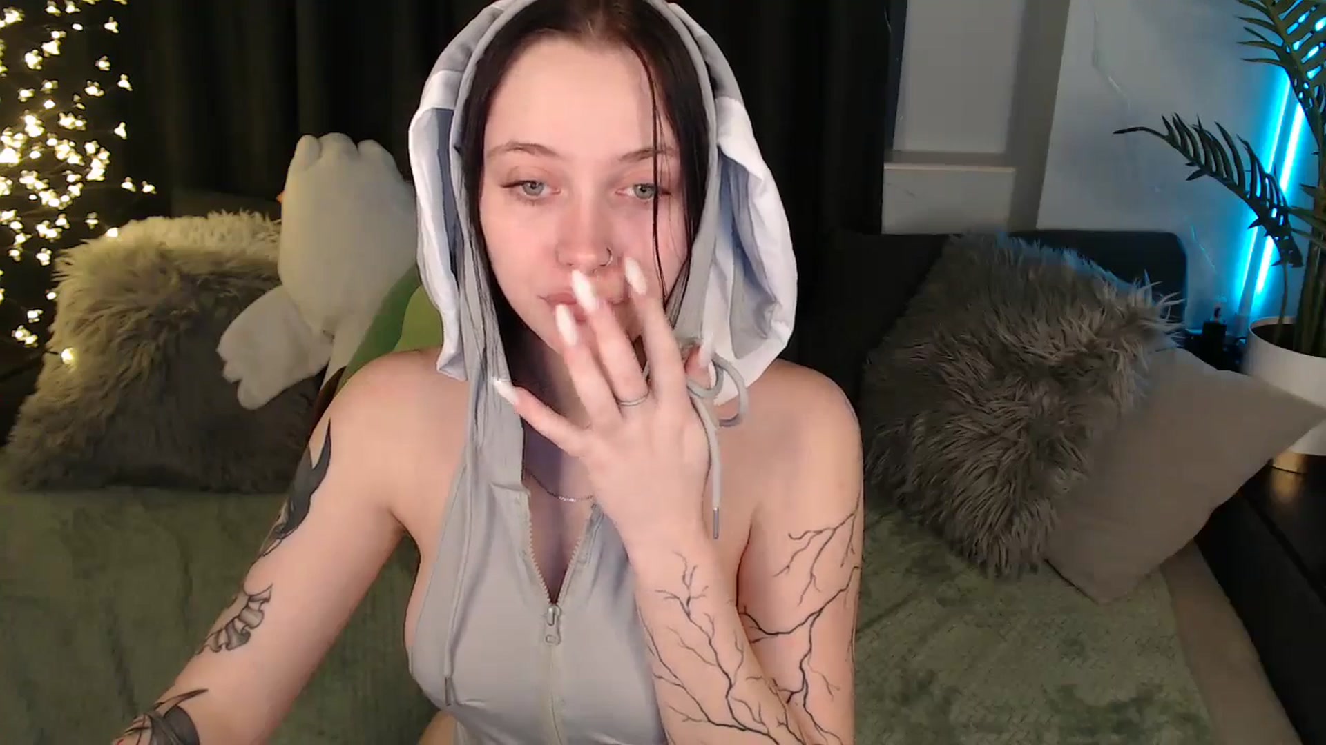 Gallery image thumbnail from SerenaSantos's myfreecams stream on, 12/22/2025, 14:22 image 5 of 20
