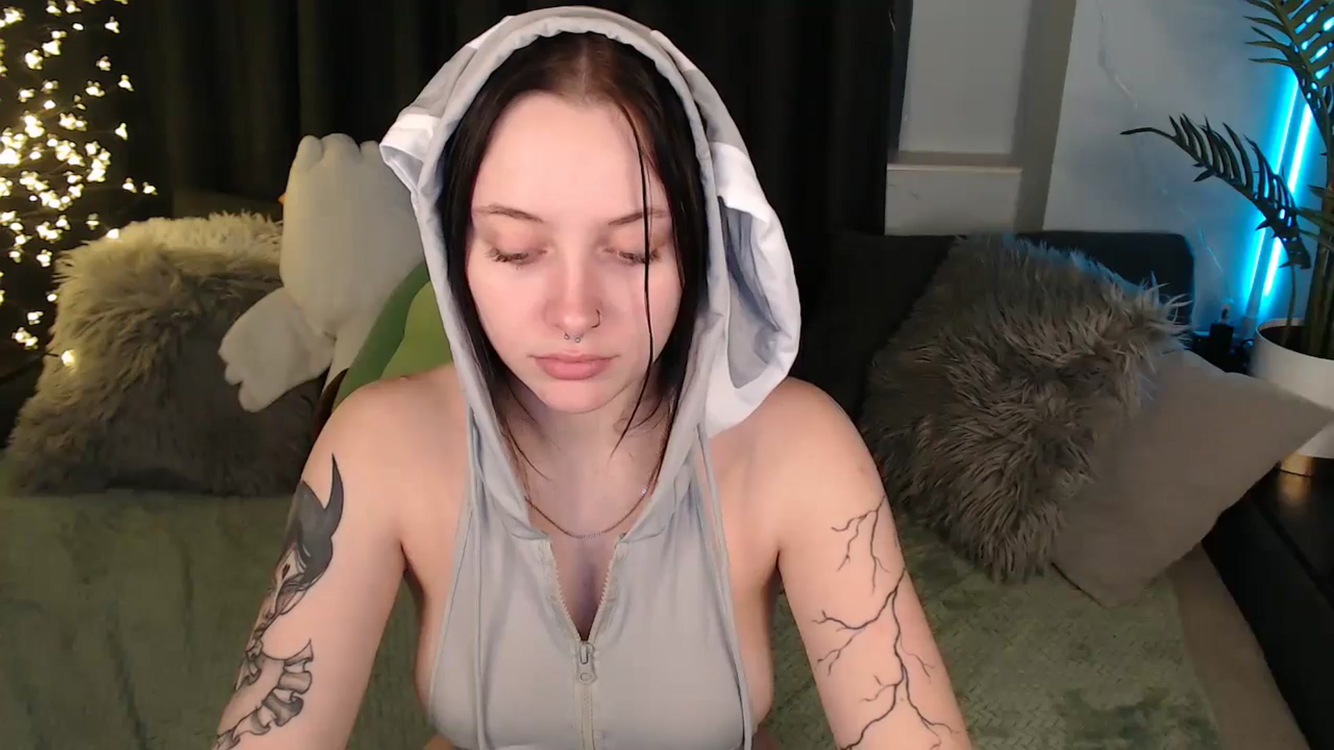 Gallery image thumbnail from SerenaSantos's myfreecams stream on, 12/22/2025, 14:22 image 15 of 20