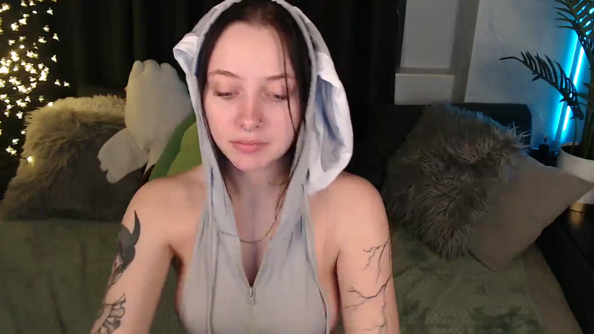 Gallery image thumbnail from SerenaSantos's myfreecams stream on, 12/22/2025, 14:22 image 17 of 20