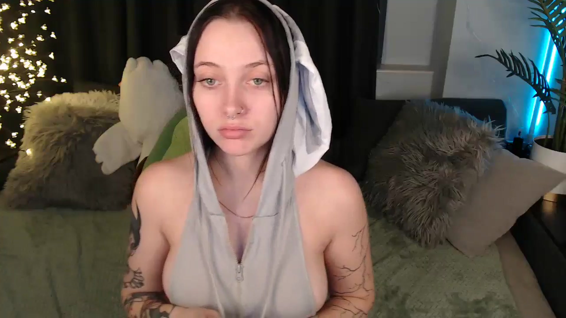 Gallery image thumbnail from SerenaSantos's myfreecams stream on, 12/22/2025, 14:22 image 8 of 20