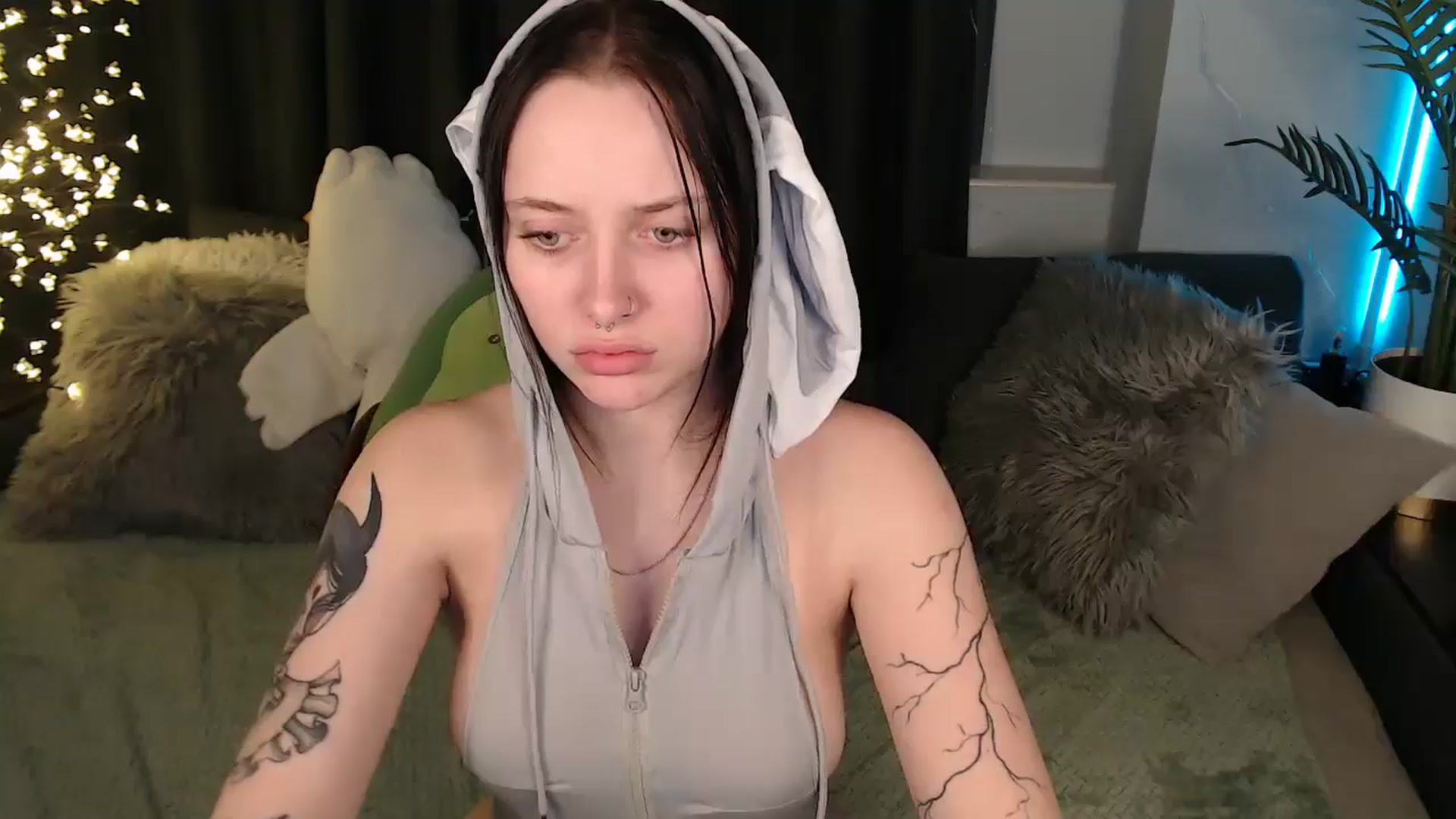 Gallery image thumbnail from SerenaSantos's myfreecams stream on, 12/22/2025, 14:22 image 20 of 20