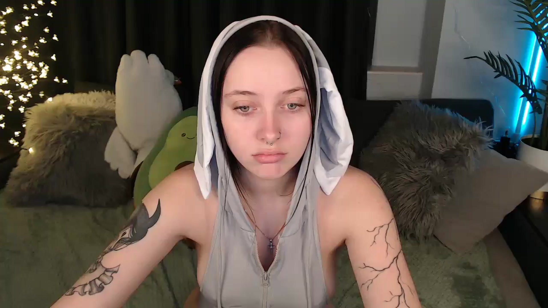 Gallery image thumbnail from SerenaSantos's myfreecams stream on, 12/22/2025, 14:54 image 18 of 20