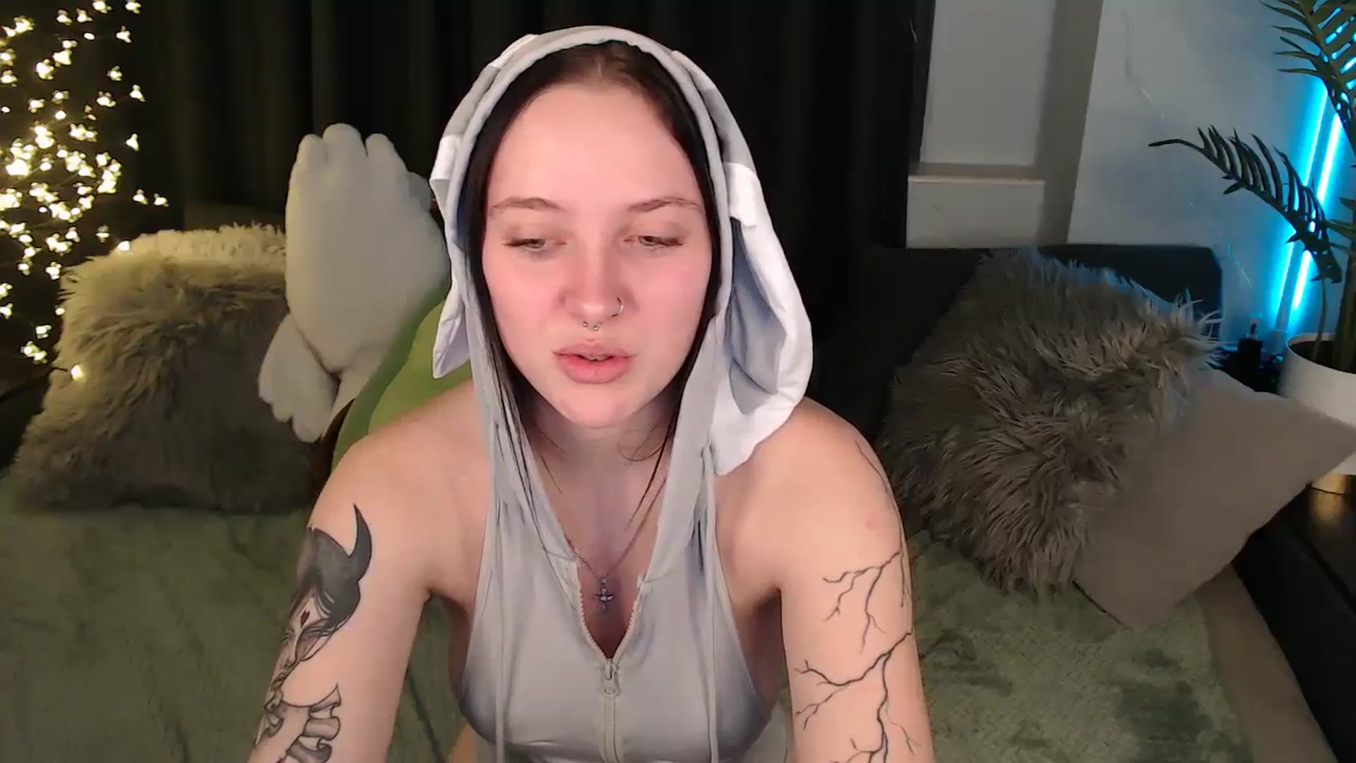 Gallery image thumbnail from SerenaSantos's myfreecams stream on, 12/22/2025, 14:54 image 7 of 20