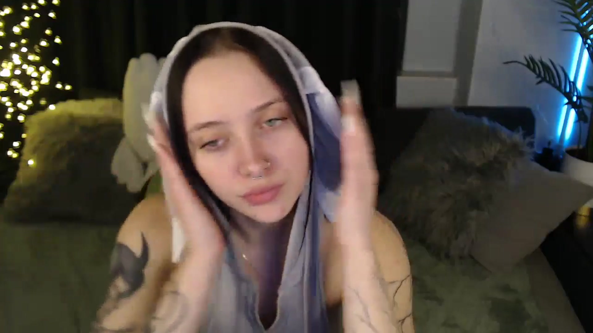 Gallery image thumbnail from SerenaSantos's myfreecams stream on, 12/22/2025, 14:54 image 3 of 20