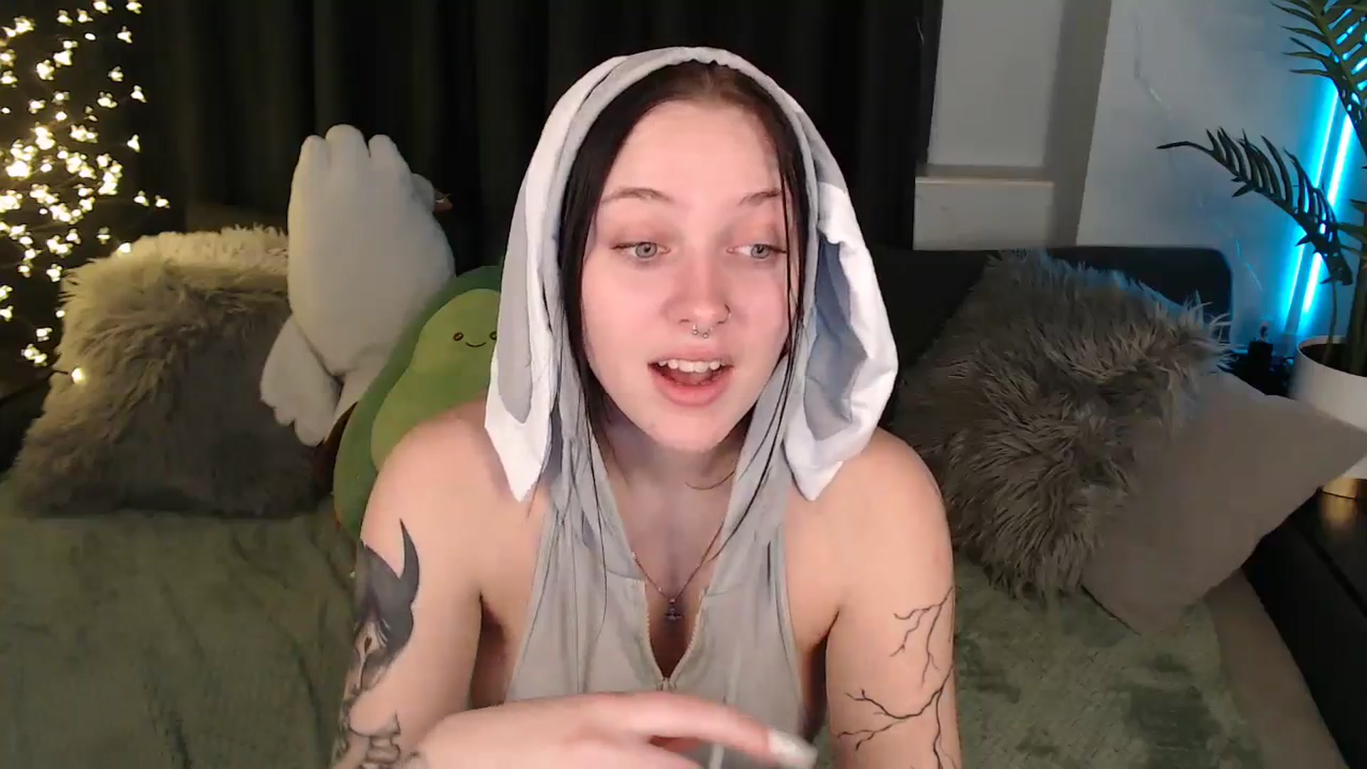 Gallery image thumbnail from SerenaSantos's myfreecams stream on, 12/22/2025, 14:54 image 13 of 20