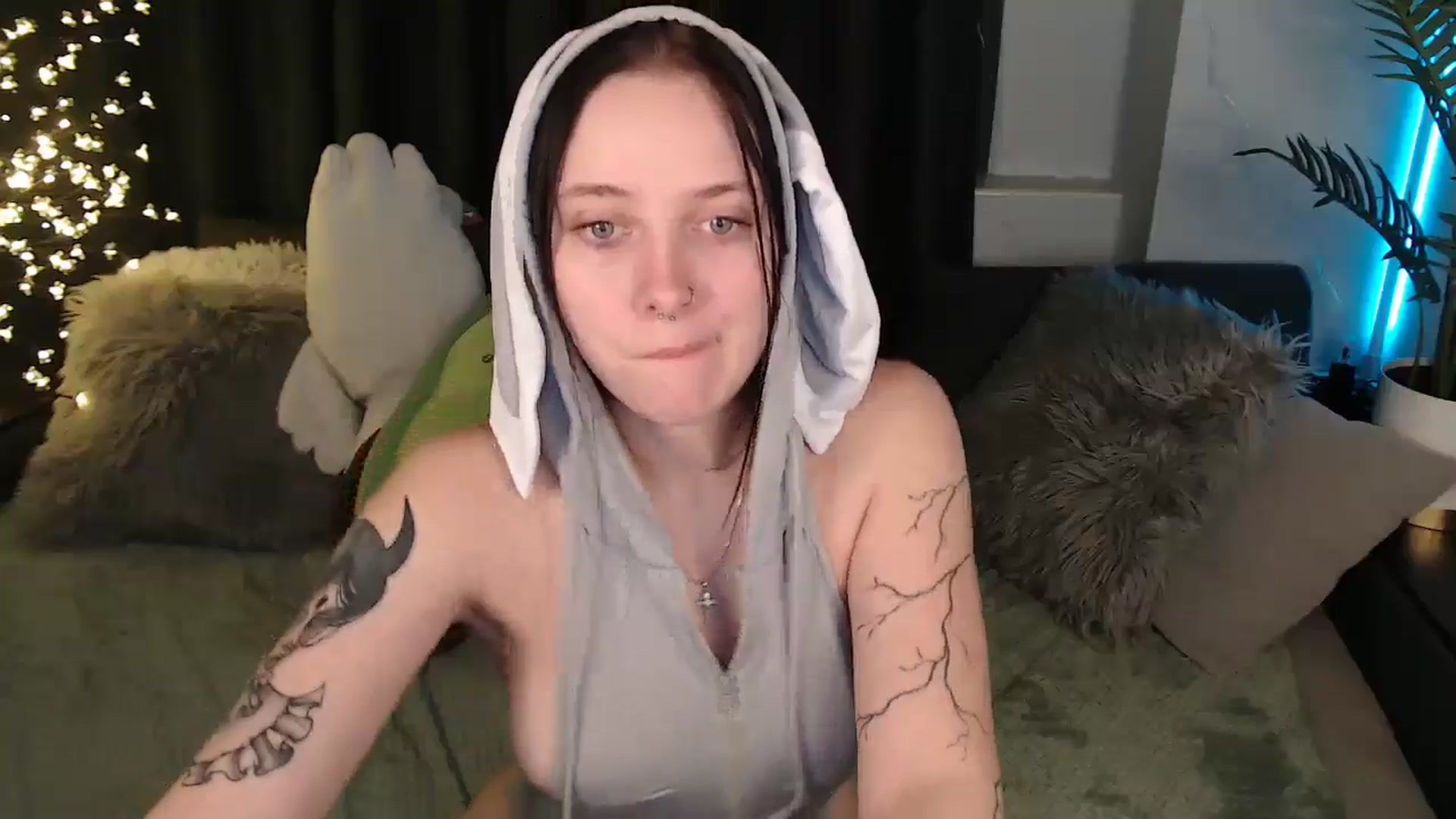 Gallery image thumbnail from SerenaSantos's myfreecams stream on, 12/22/2025, 14:54 image 15 of 20