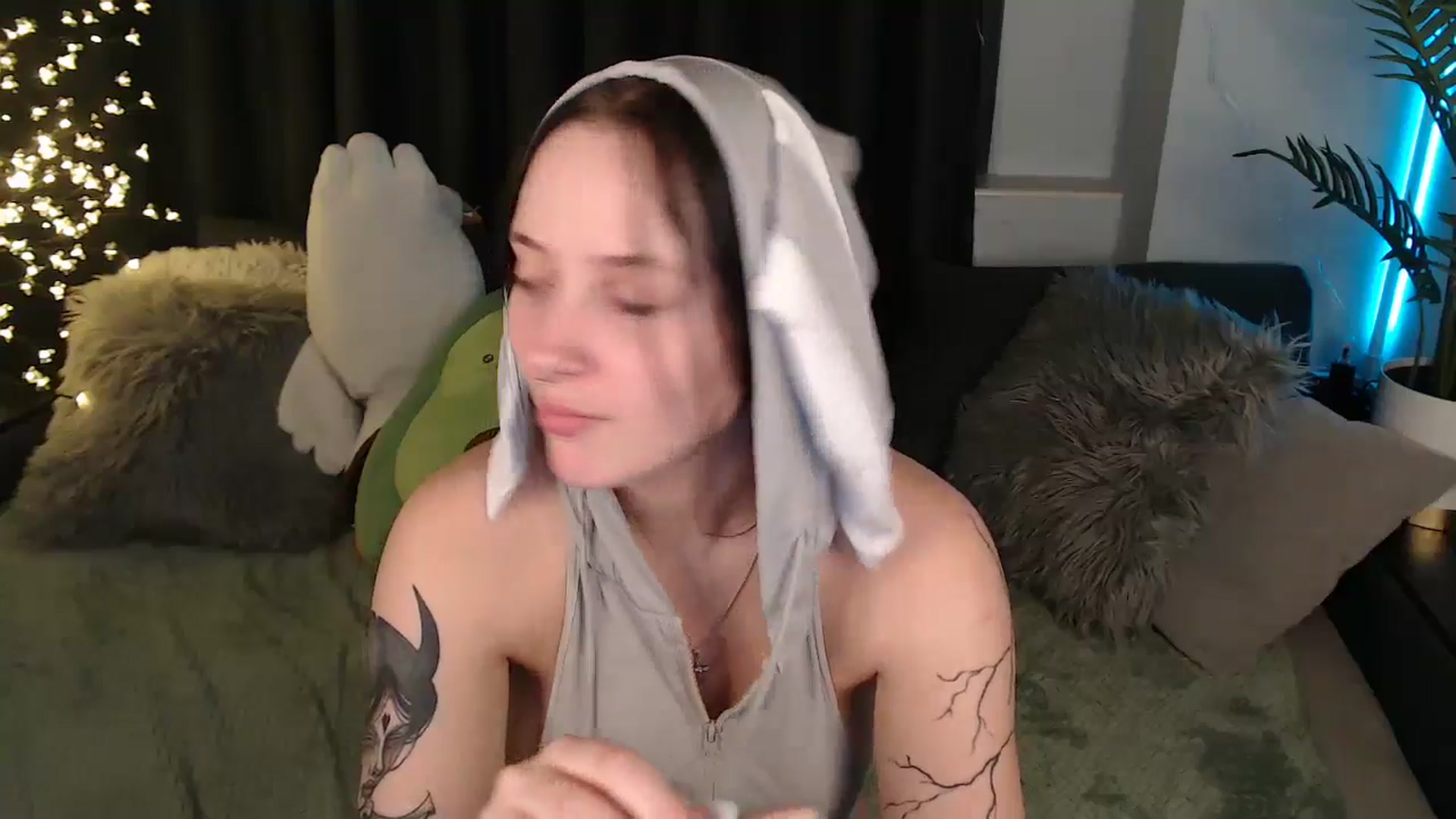 Gallery image thumbnail from SerenaSantos's myfreecams stream on, 12/22/2025, 14:54 image 14 of 20