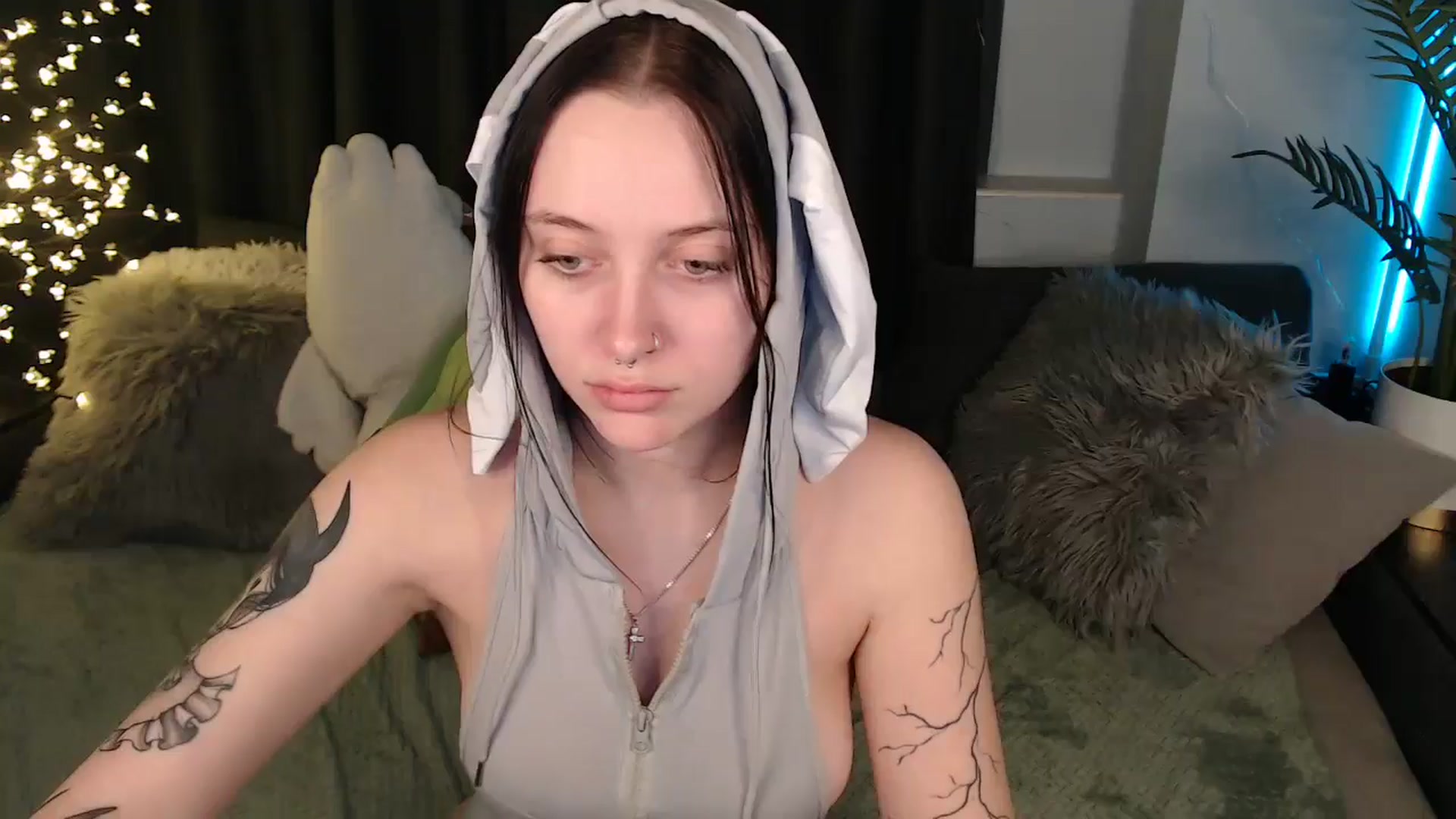Gallery image thumbnail from SerenaSantos's myfreecams stream on, 12/22/2025, 14:54 image 1 of 20