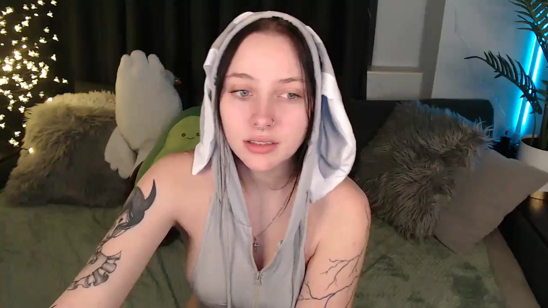 Gallery image thumbnail from SerenaSantos's myfreecams stream on, 12/22/2025, 14:54 image 8 of 20