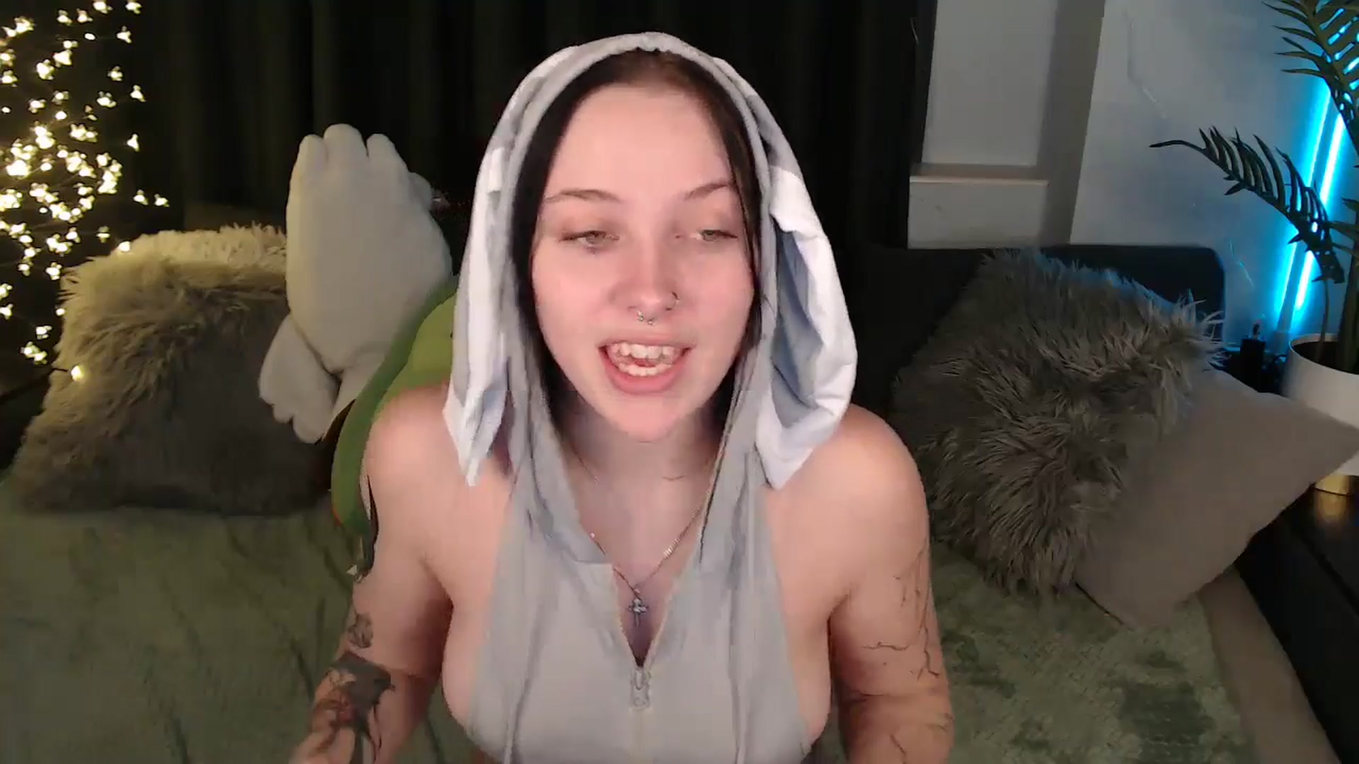 Gallery image thumbnail from SerenaSantos's myfreecams stream on, 12/22/2025, 14:54 image 11 of 20