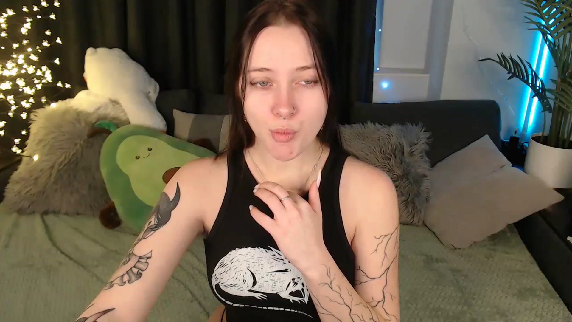 Gallery image thumbnail from SerenaSantos's myfreecams stream on, 12/24/2025, 10:19 image 12 of 20