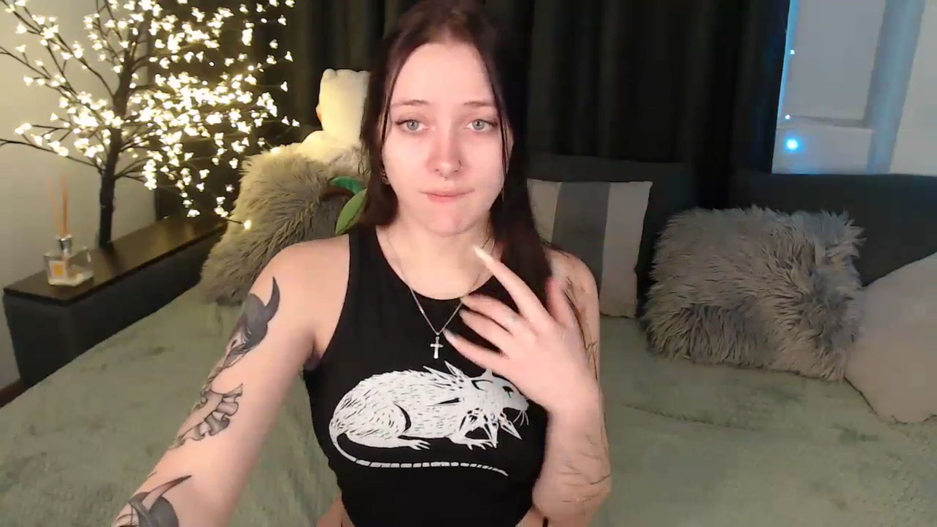 Gallery image thumbnail from SerenaSantos's myfreecams stream on, 12/24/2025, 10:37 image 10 of 20