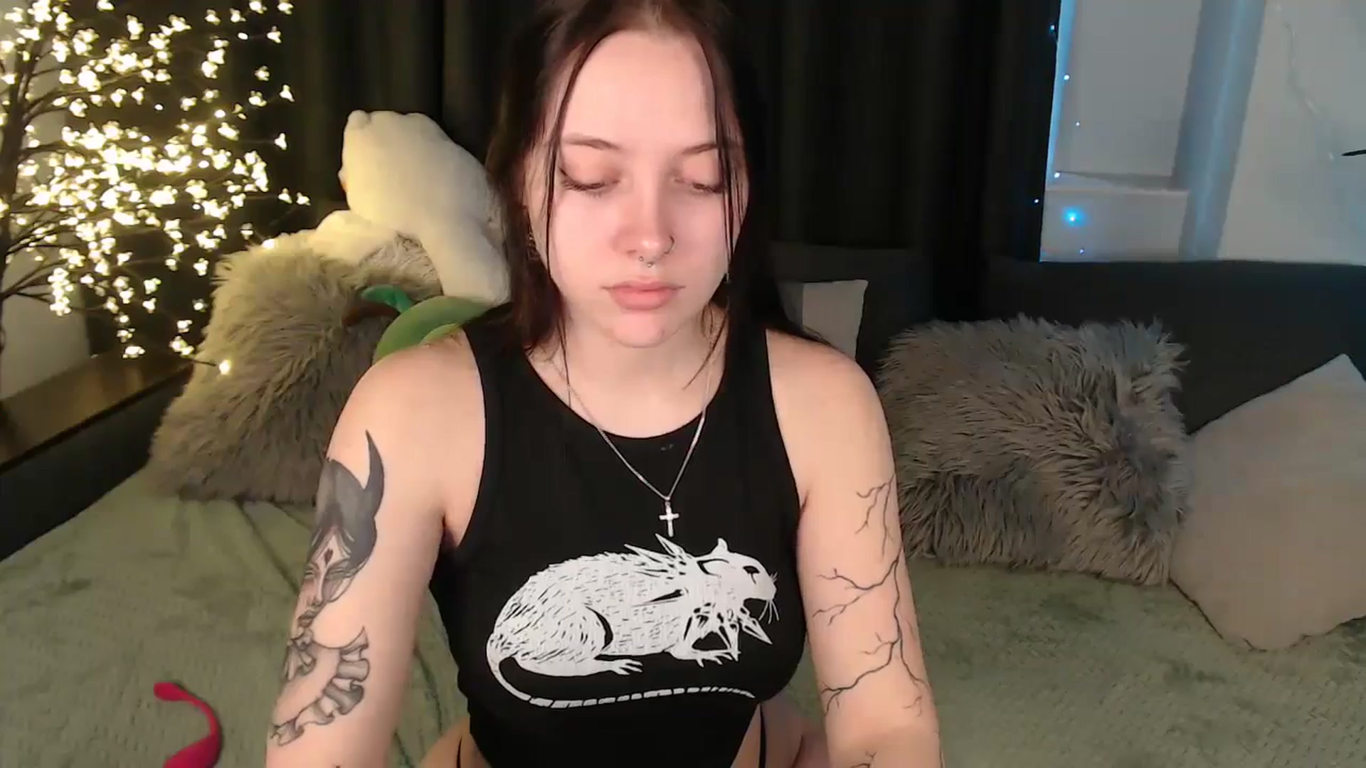 Gallery image thumbnail from SerenaSantos's myfreecams stream on, 12/24/2025, 10:37 image 17 of 20