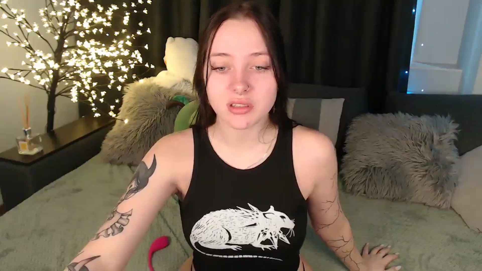 Gallery image thumbnail from SerenaSantos's myfreecams stream on, 12/24/2025, 11:29 image 4 of 20