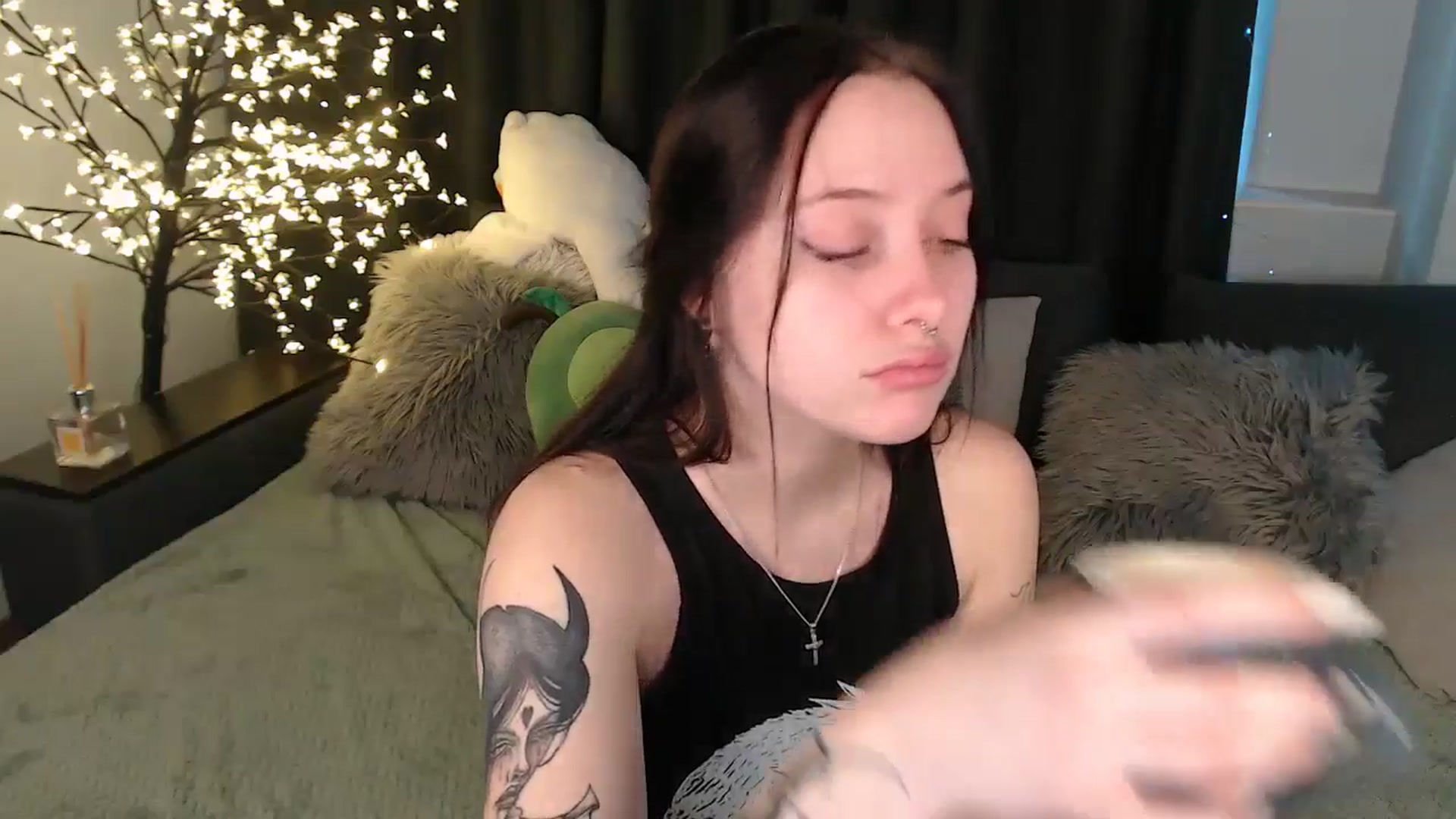 Gallery image thumbnail from SerenaSantos's myfreecams stream on, 12/24/2025, 11:29 image 6 of 20