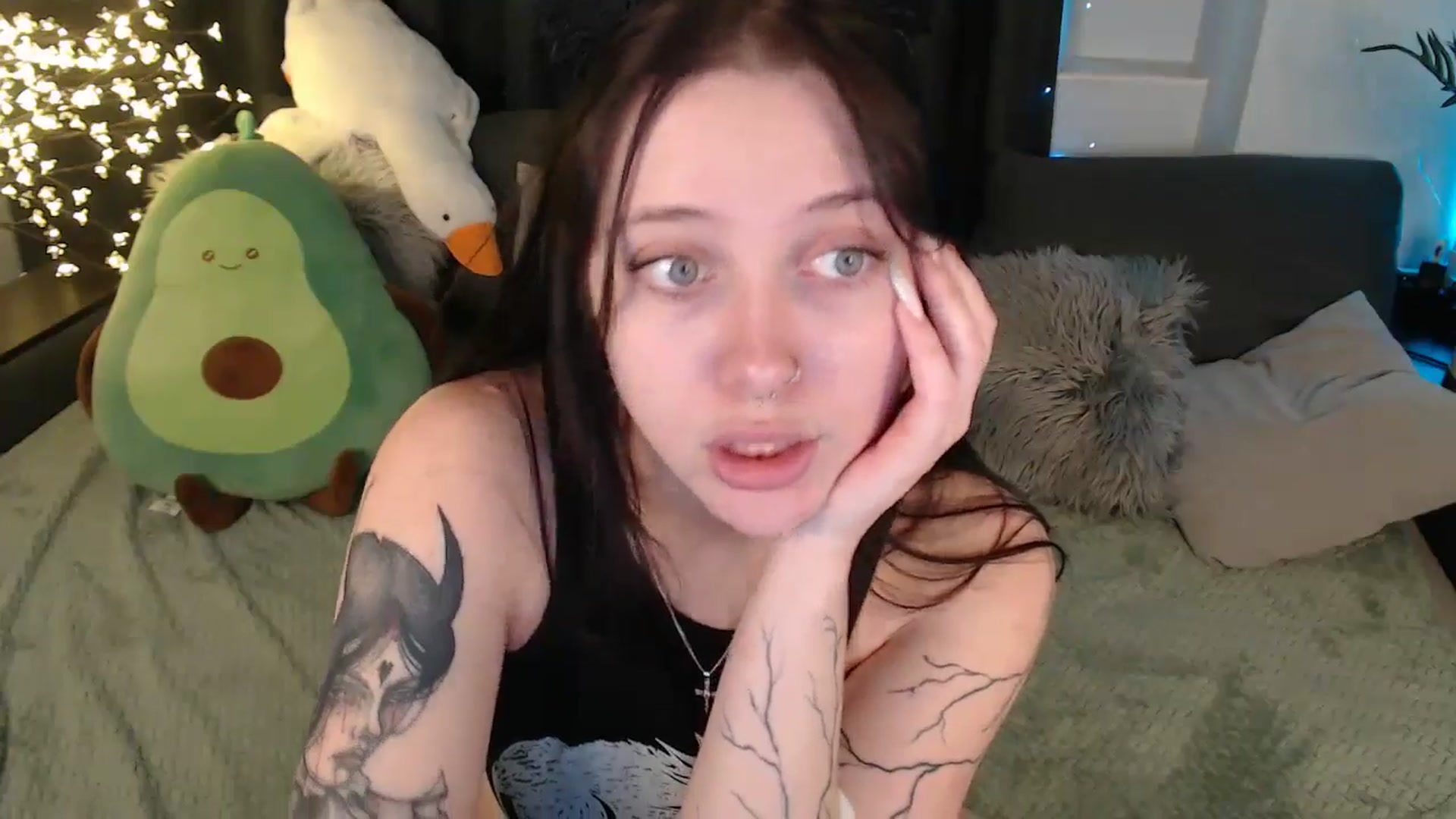 Gallery image thumbnail from SerenaSantos's myfreecams stream on, 12/24/2025, 13:20 image 15 of 20