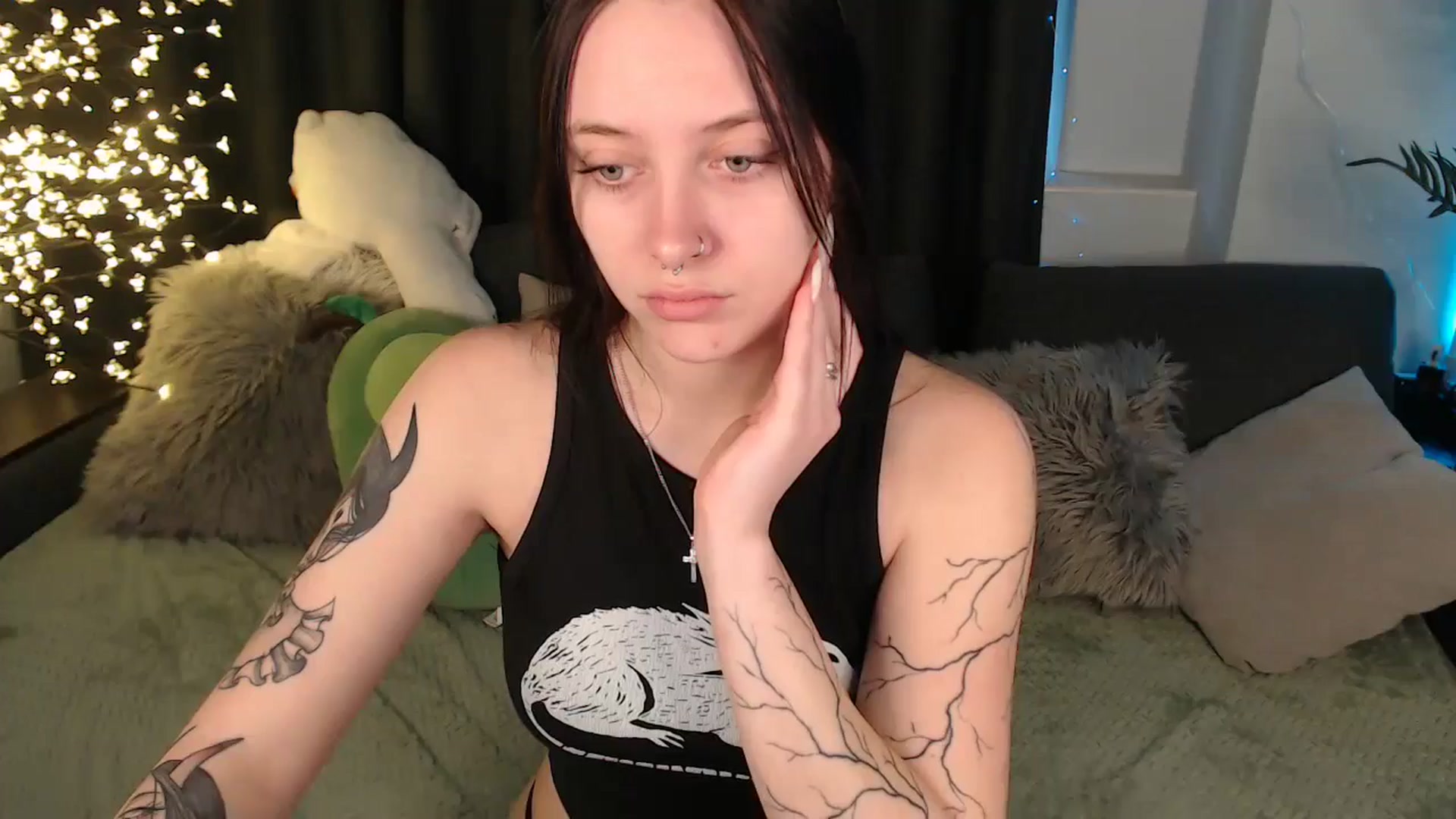 Gallery image thumbnail from SerenaSantos's myfreecams stream on, 12/24/2025, 13:20 image 1 of 20