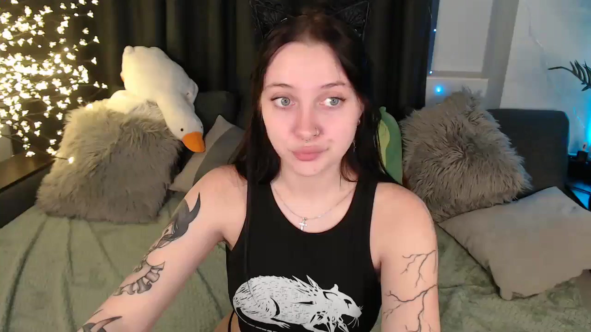 Gallery image thumbnail from SerenaSantos's myfreecams stream on, 12/24/2025, 14:55 image 6 of 20