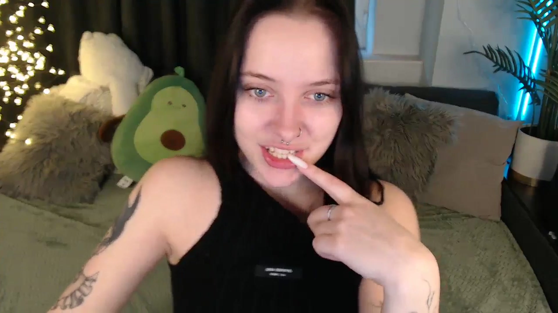 Gallery image thumbnail from SerenaSantos's myfreecams stream on, 12/27/2025, 10:08 image 7 of 20