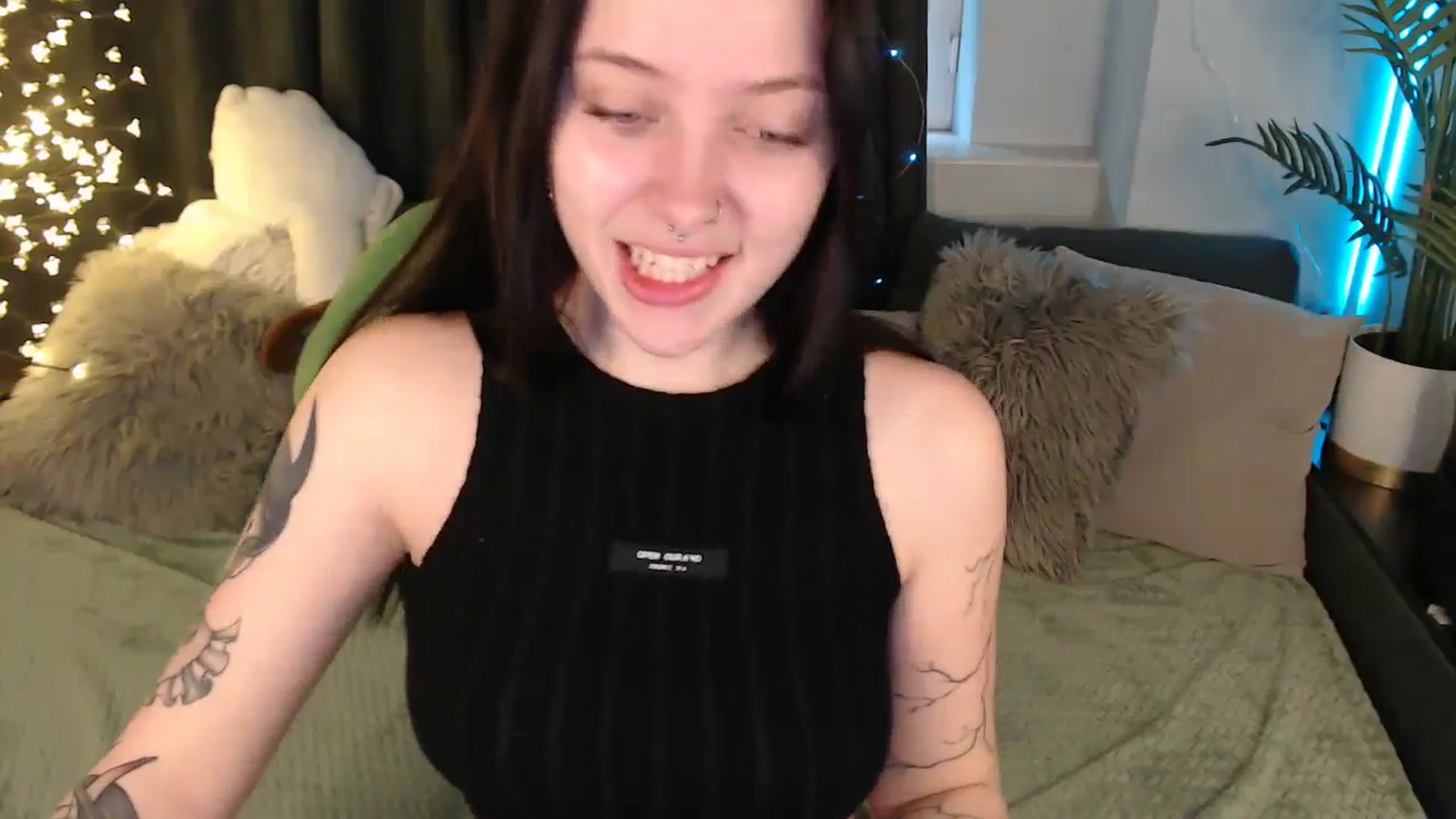 Gallery image thumbnail from SerenaSantos's myfreecams stream on, 12/27/2025, 10:08 image 14 of 20