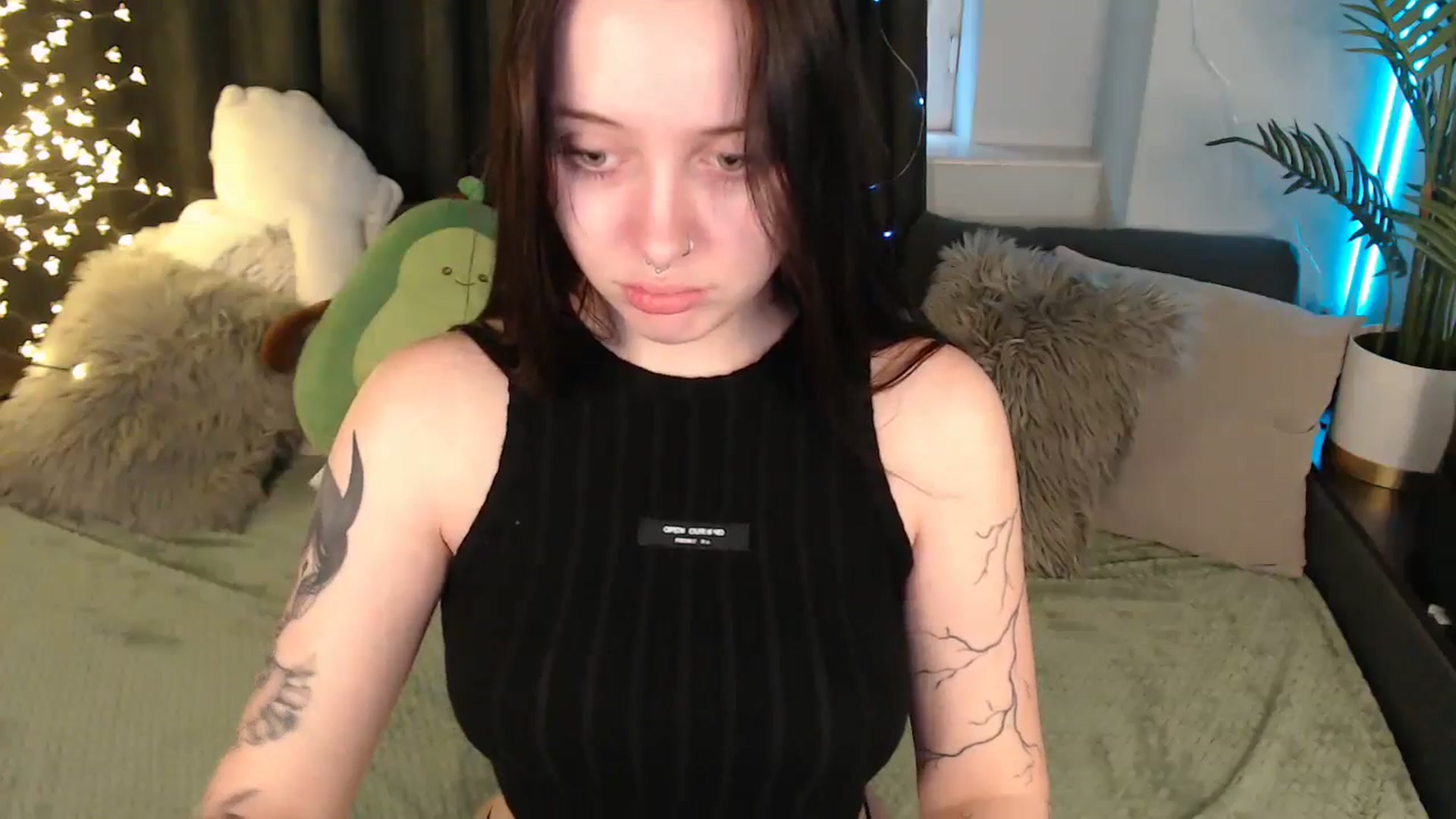 Gallery image thumbnail from SerenaSantos's myfreecams stream on, 12/27/2025, 10:08 image 11 of 20