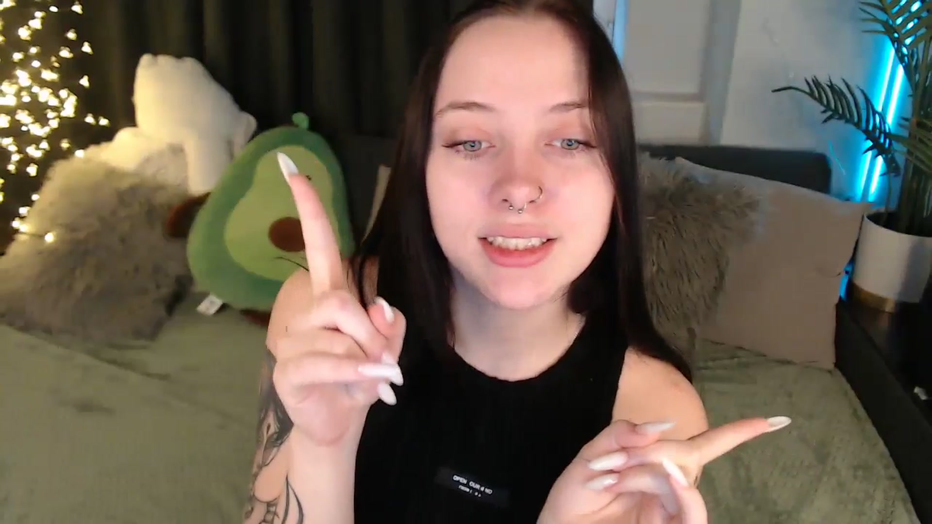 Gallery image thumbnail from SerenaSantos's myfreecams stream on, 12/27/2025, 10:08 image 6 of 20