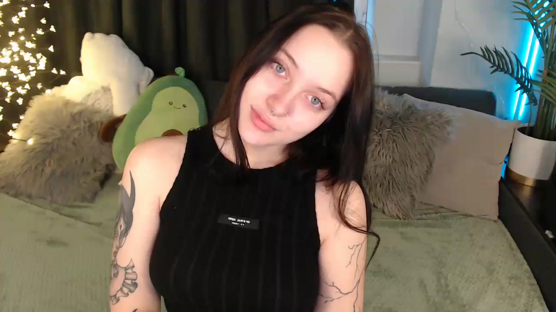 Gallery image thumbnail from SerenaSantos's myfreecams stream on, 12/27/2025, 10:08 image 8 of 20