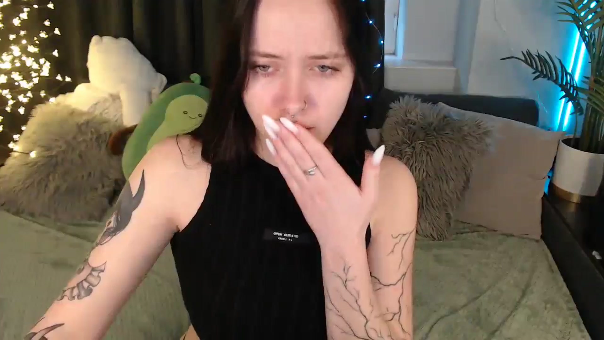Gallery image thumbnail from SerenaSantos's myfreecams stream on, 12/27/2025, 10:08 image 12 of 20