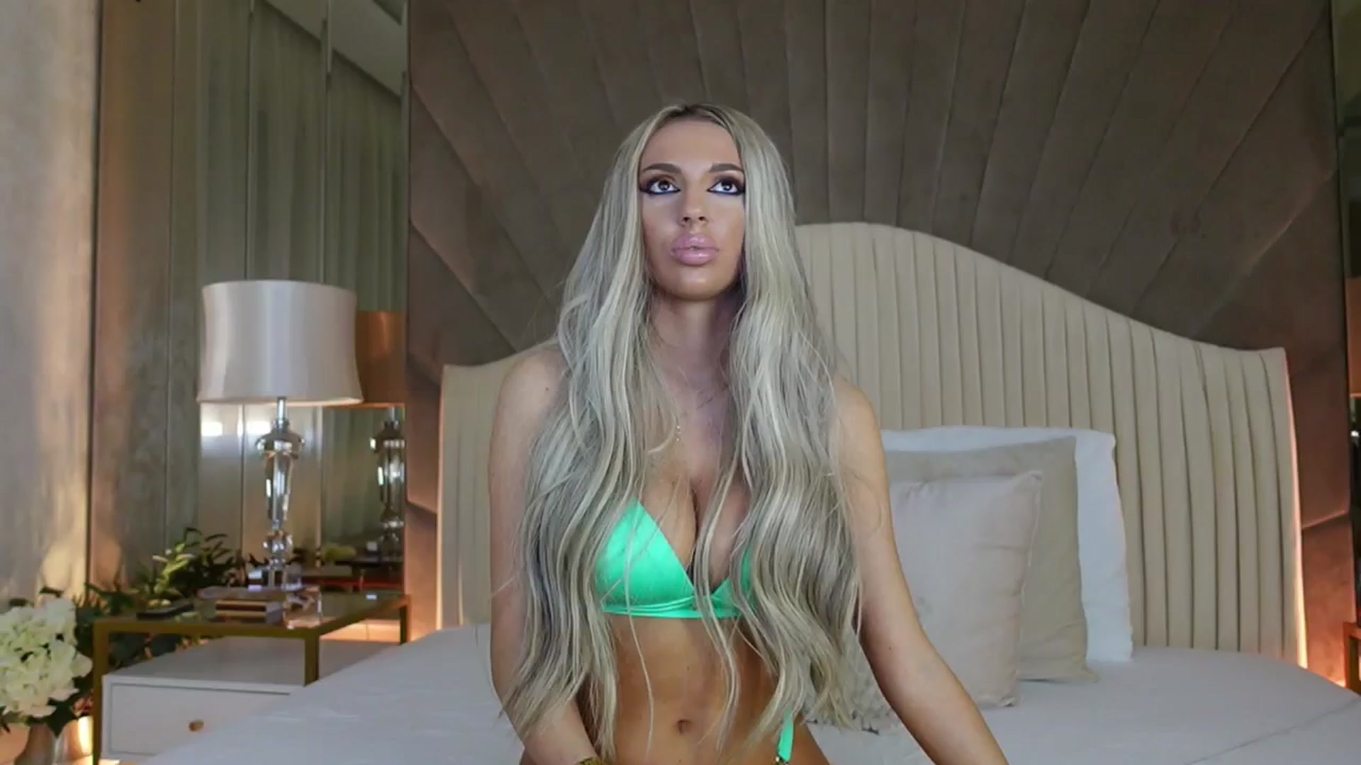 Gallery image thumbnail from Serena_Devine's myfreecams stream on, 12/15/2024, 10:25 image 7 of 20