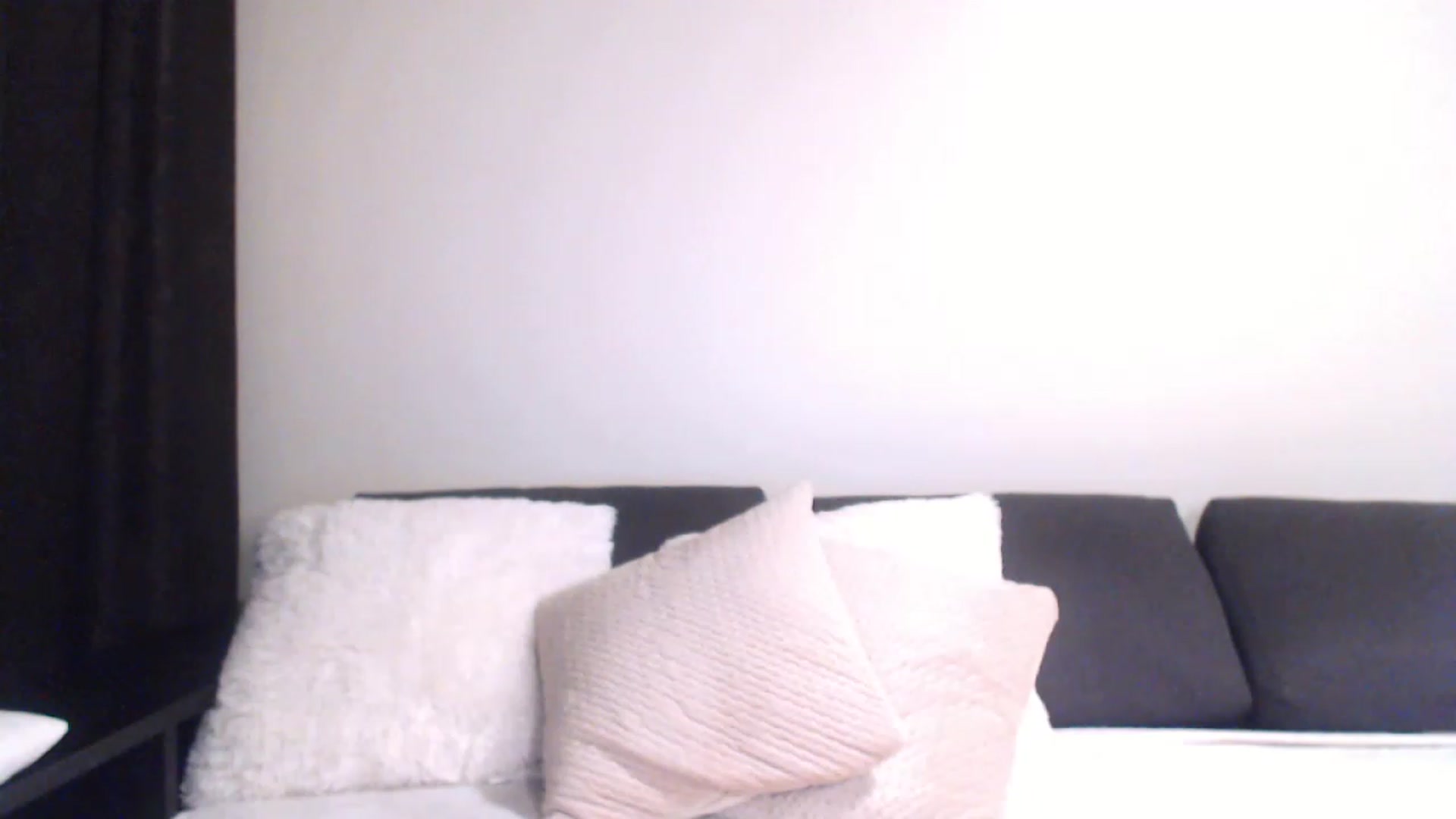 Gallery image thumbnail from Serena_Kiss's myfreecams stream on, 12/18/2022, 20:10 image 17 of 20
