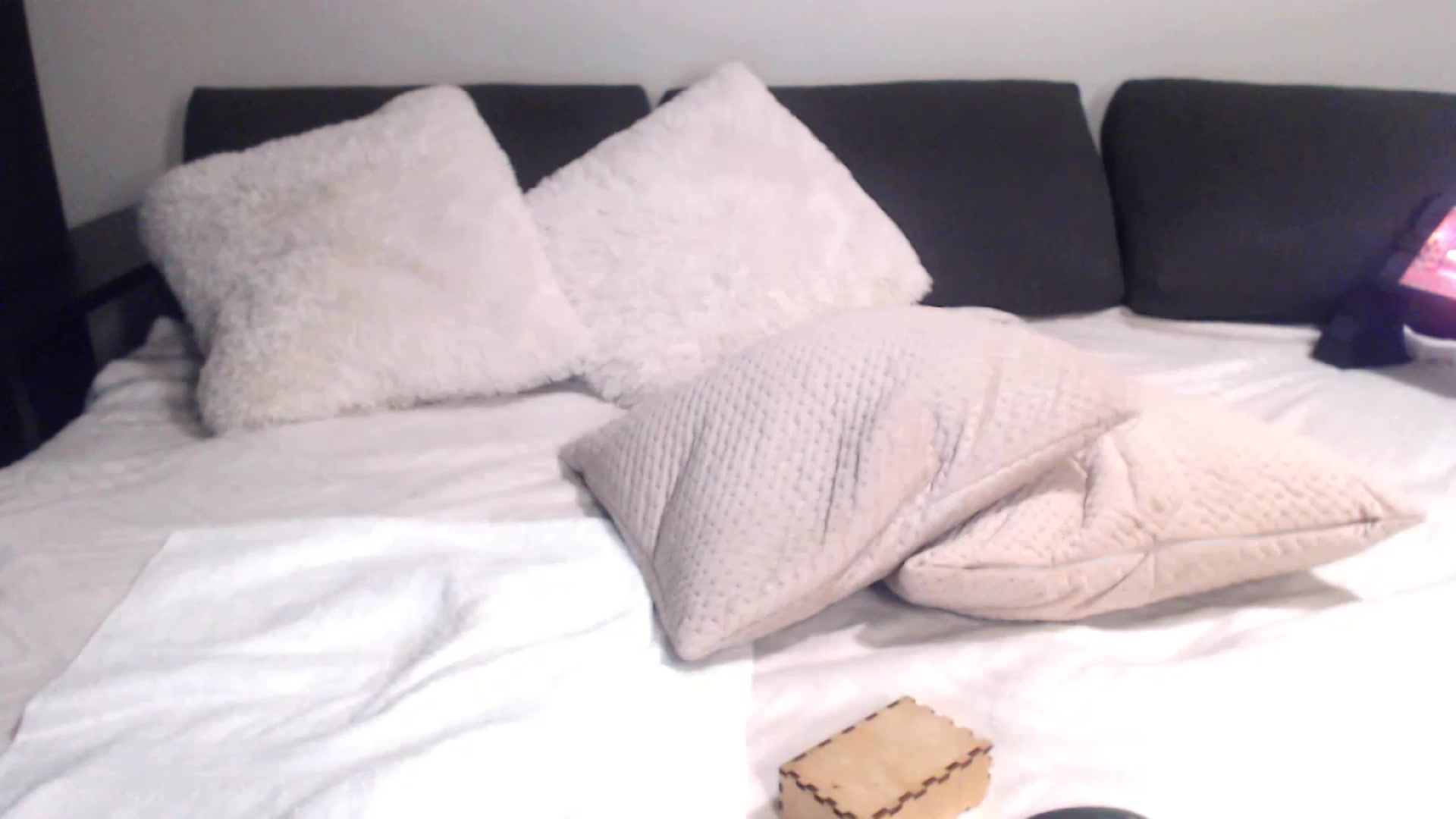 Gallery image thumbnail from Serena_Kiss's myfreecams stream on, 05/10/2023, 19:41 image 20 of 20