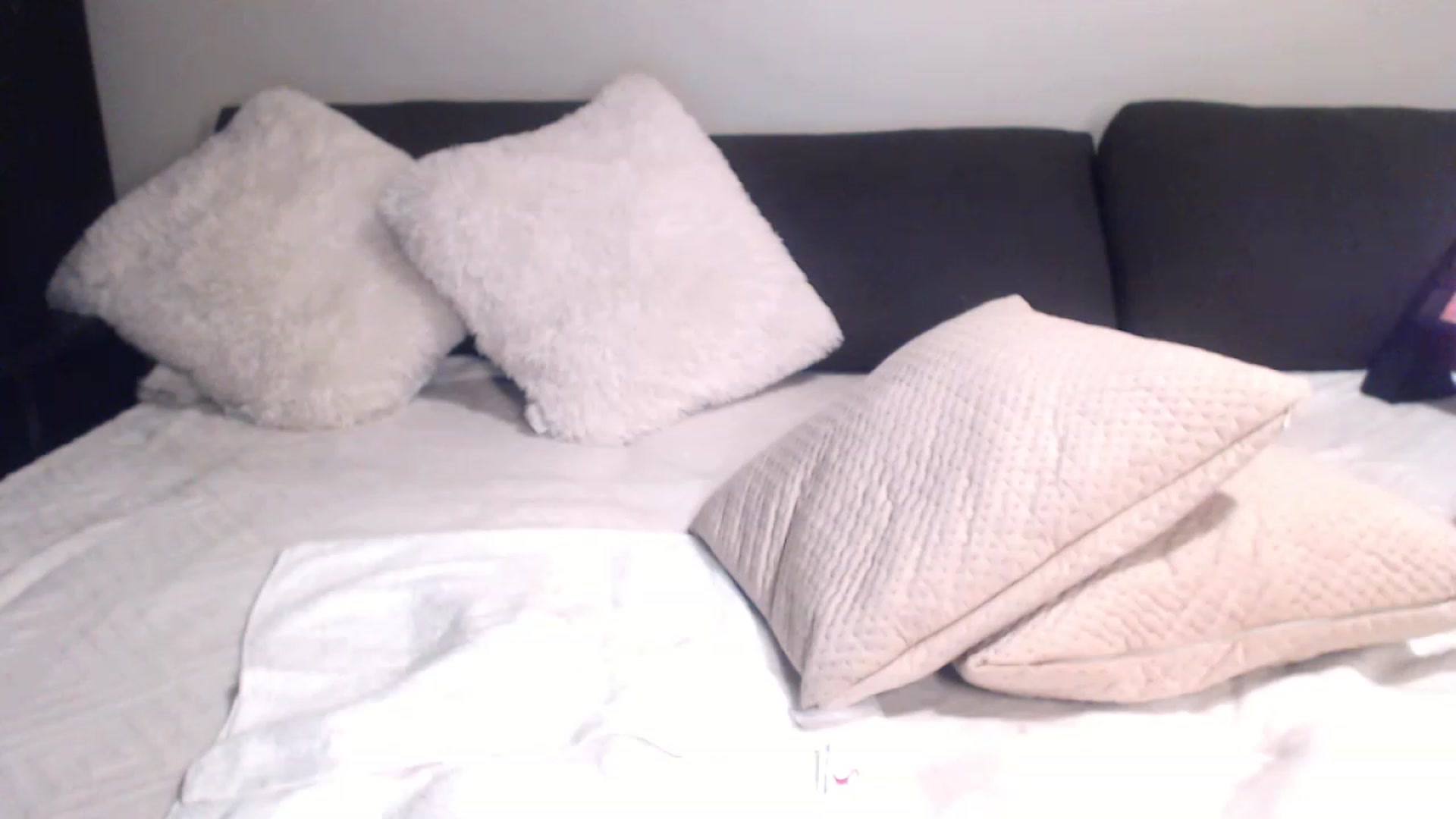 Gallery image thumbnail from Serena_Kiss's myfreecams stream on, 05/26/2023, 19:30 image 19 of 20