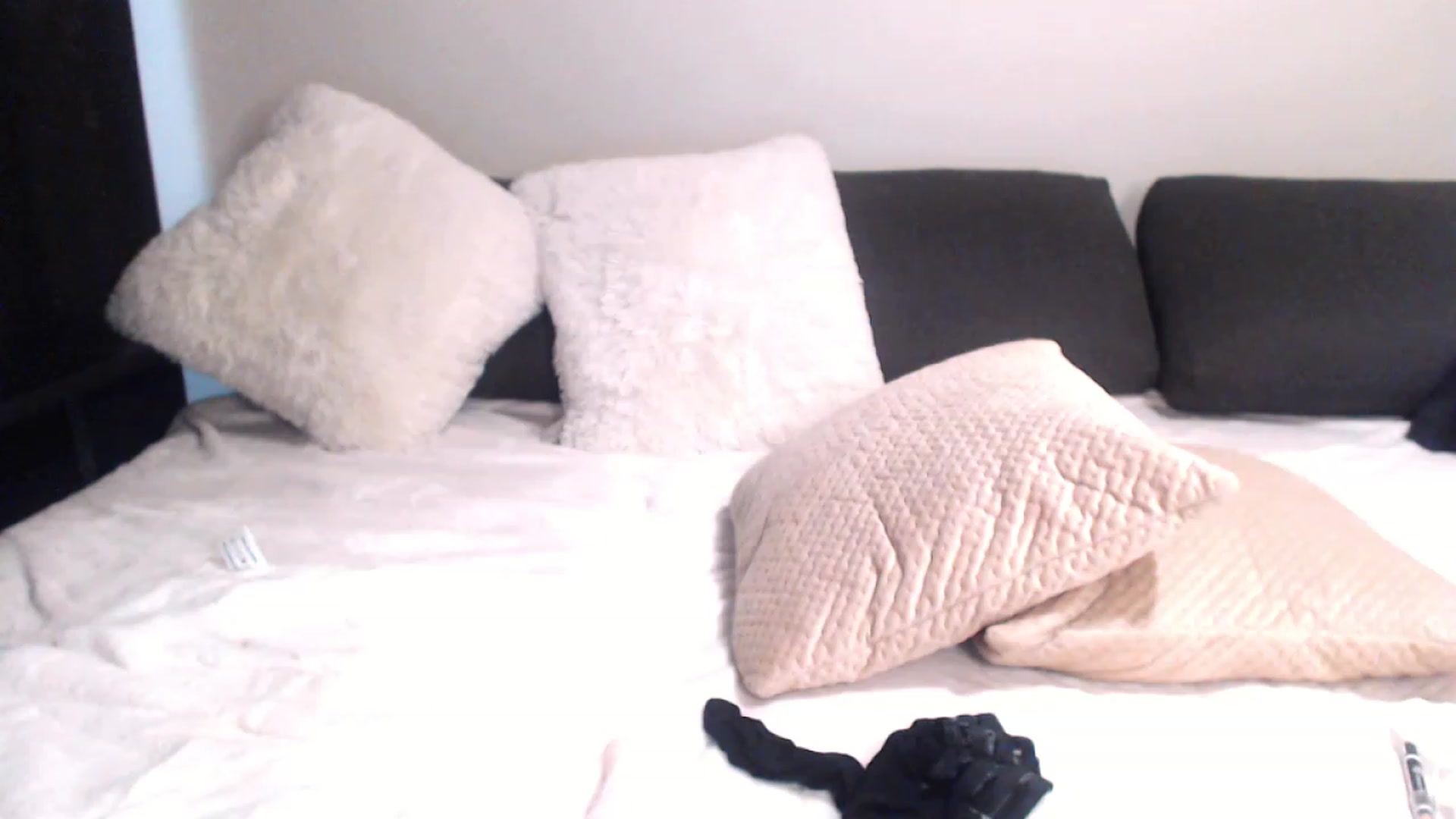 Gallery image thumbnail from Serena_Kiss's myfreecams stream on, 06/09/2023, 19:05 image 6 of 20