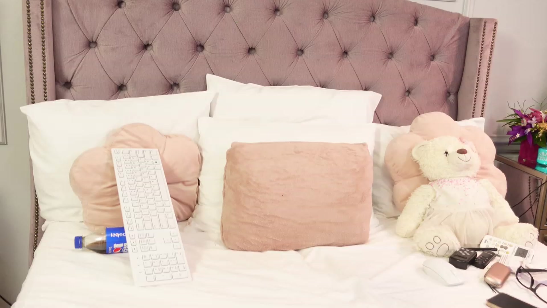 Gallery image thumbnail from Serena_Olsen's myfreecams stream on, 12/09/2022, 24:01 image 19 of 20