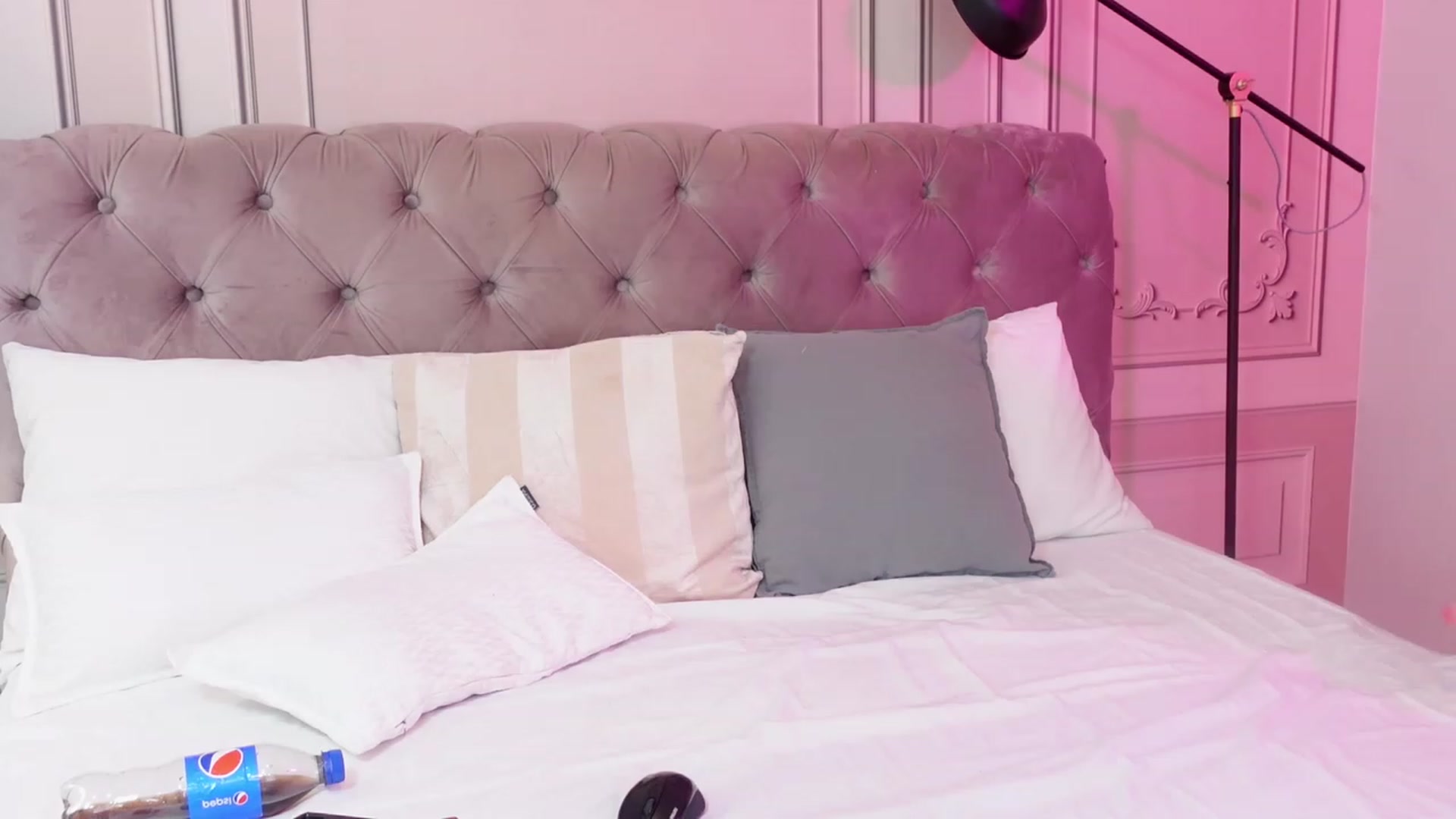 Gallery image thumbnail from Serena_Olsen's myfreecams stream on, 02/10/2024, 01:44 image 10 of 20