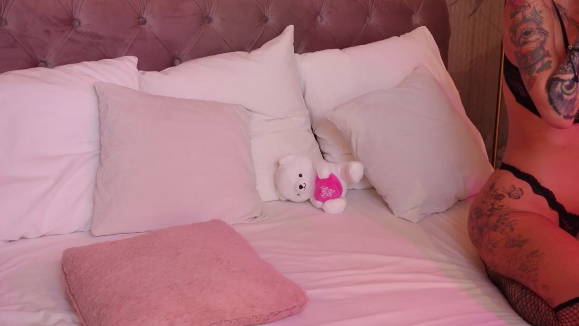 Gallery image thumbnail from Serena_Olsen's myfreecams stream on, 06/23/2024, 01:06 image 3 of 20