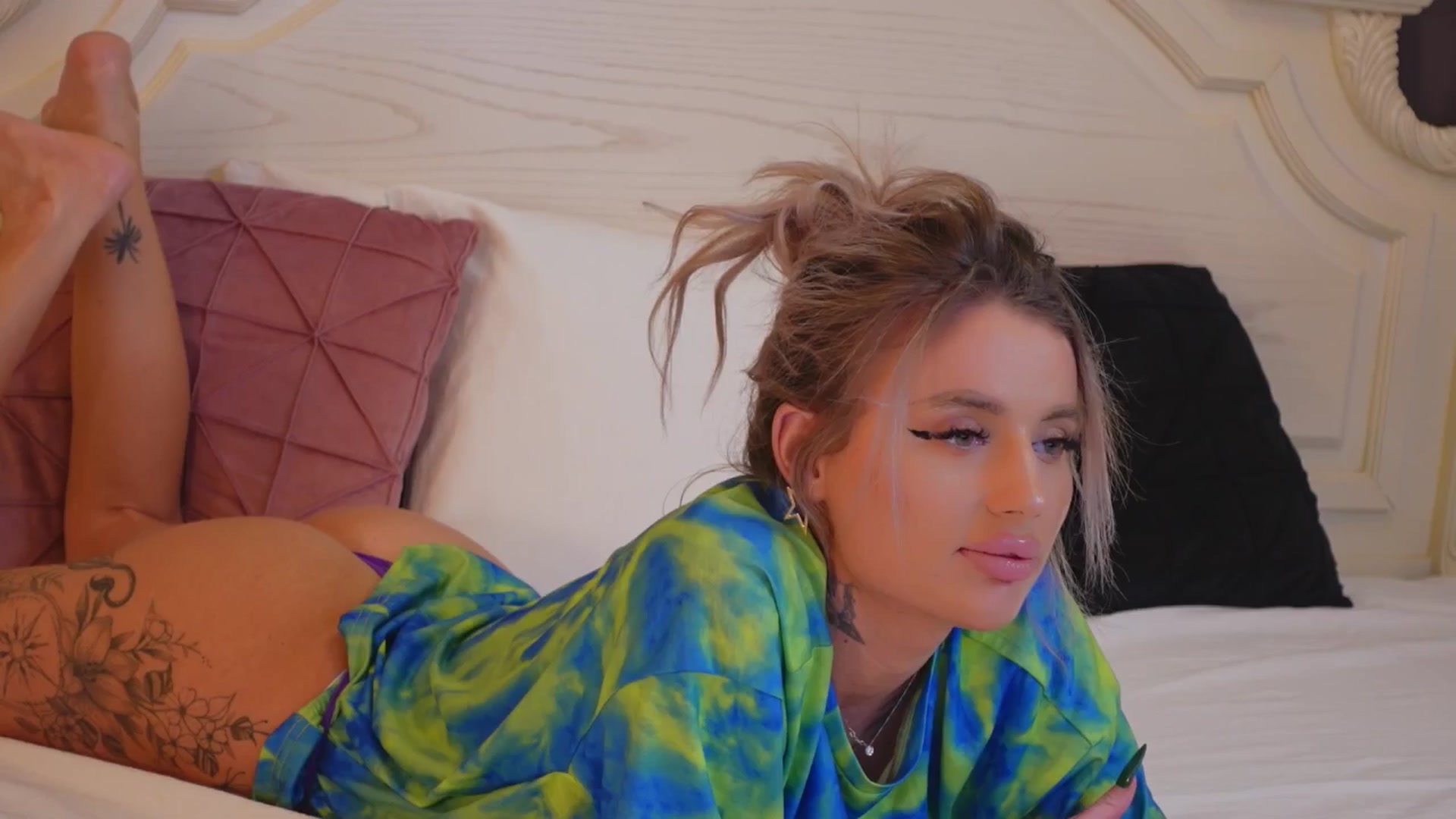 Gallery image thumbnail from Serena_Olsen's myfreecams stream on, 02/17/2025, 23:25 image 9 of 20