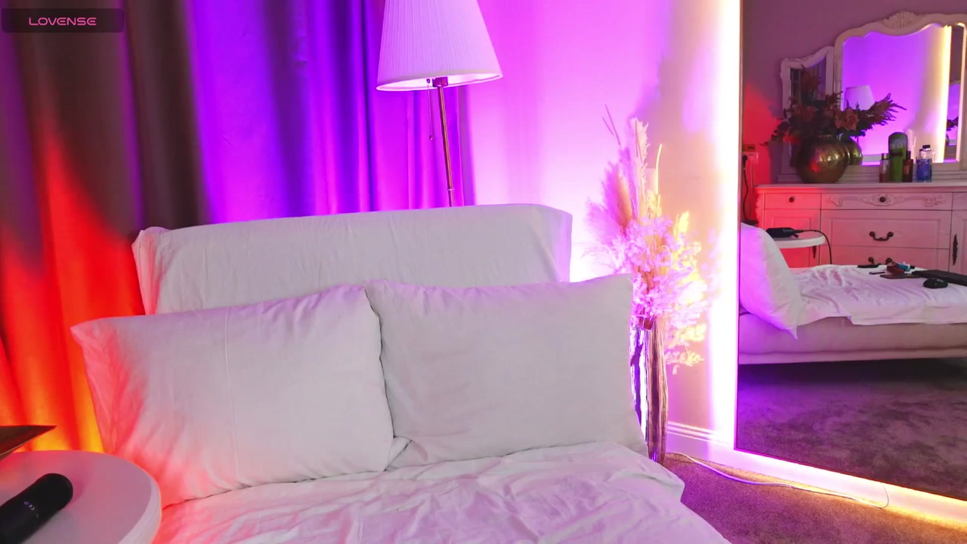 Gallery image thumbnail from Serena_Olsen's myfreecams stream on, 08/18/2025, 21:43 image 3 of 20