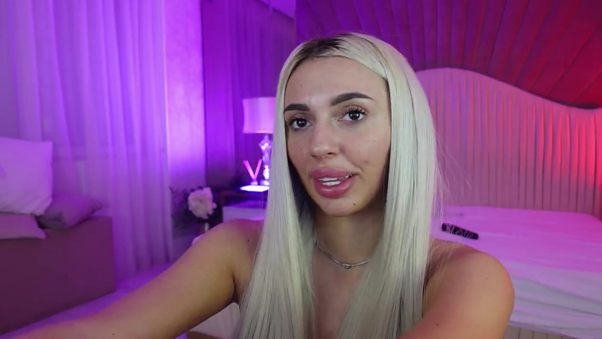 Gallery image thumbnail from Serena_Ramona's myfreecams stream on, 11/07/2024, 04:10 image 18 of 20
