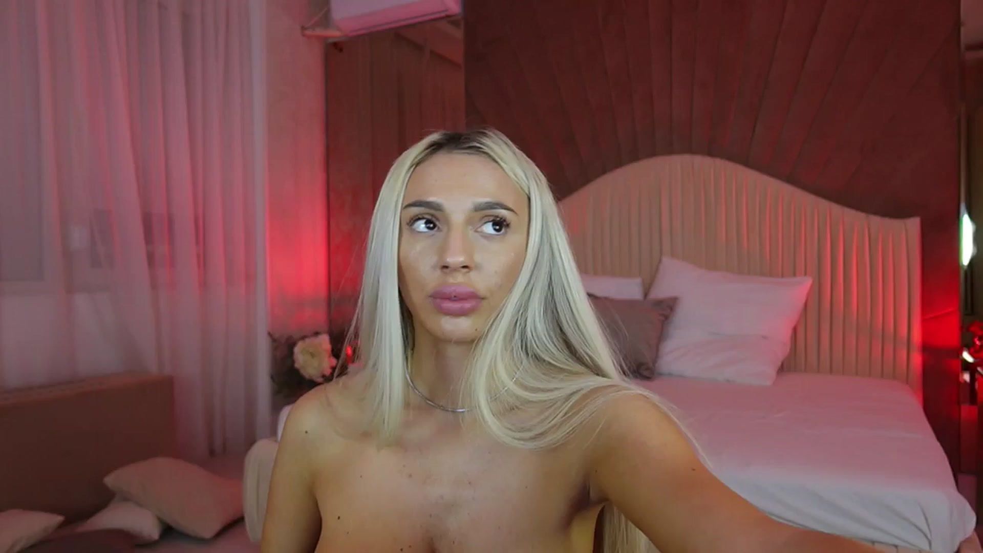 Gallery image thumbnail from Serena_Ramona's myfreecams stream on, 11/10/2024, 01:34 image 11 of 20