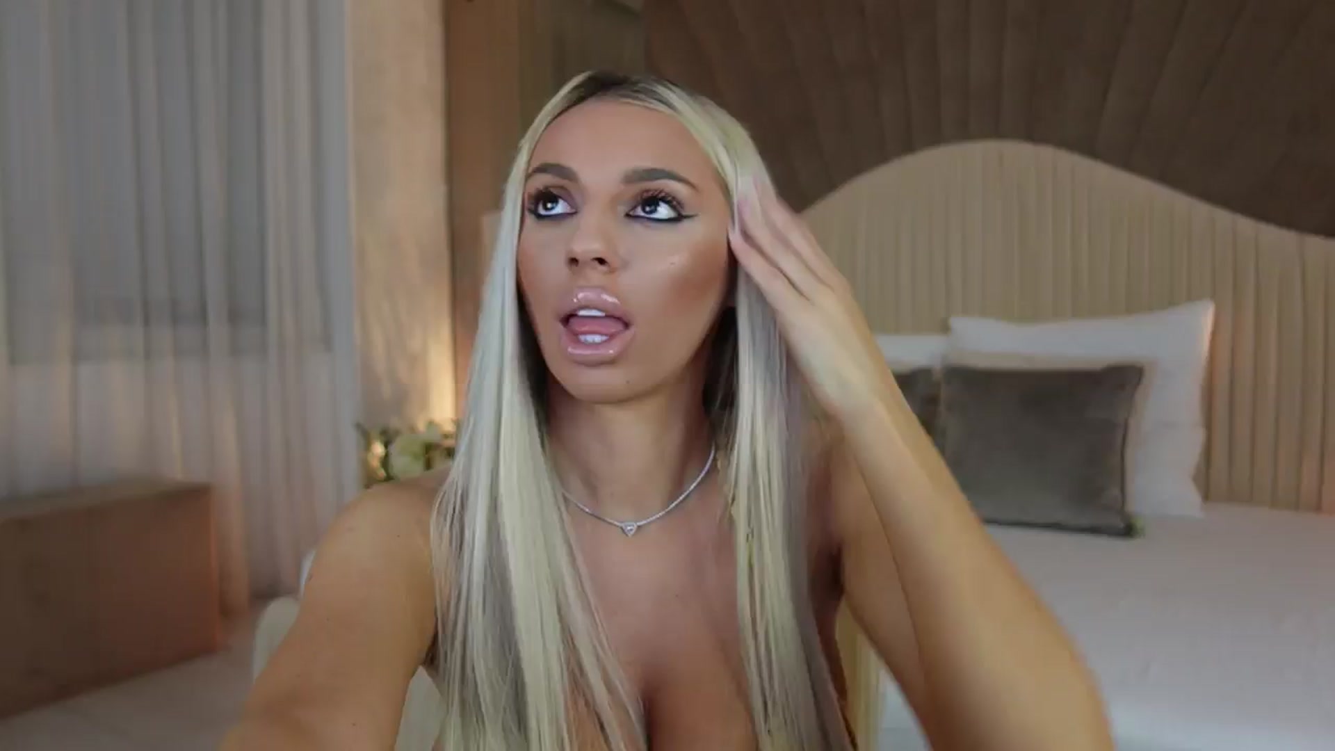Gallery image thumbnail from Serena_Ramona's myfreecams stream on, 11/18/2024, 01:33 image 19 of 20