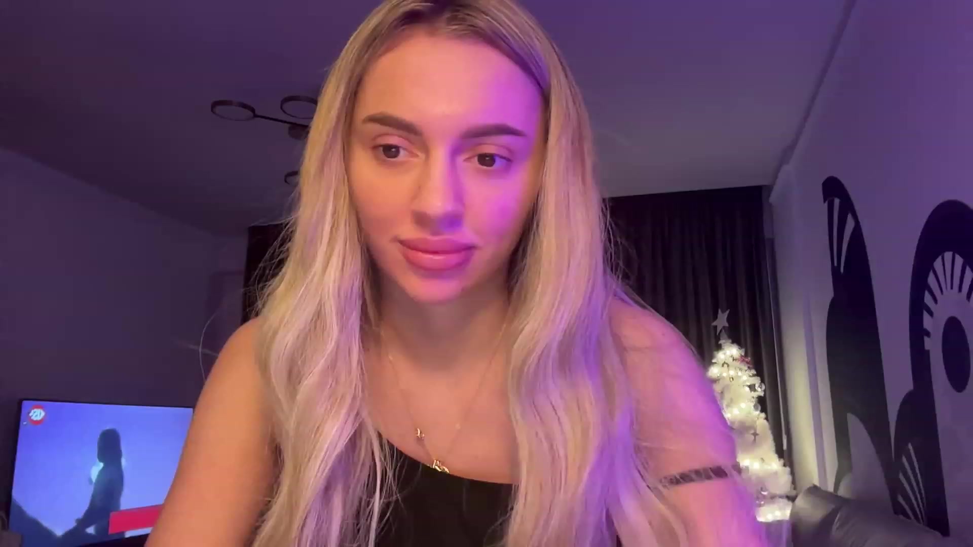 Gallery image thumbnail from Serene_Brown's myfreecams stream on, 12/10/2023, 24:01 image 7 of 20