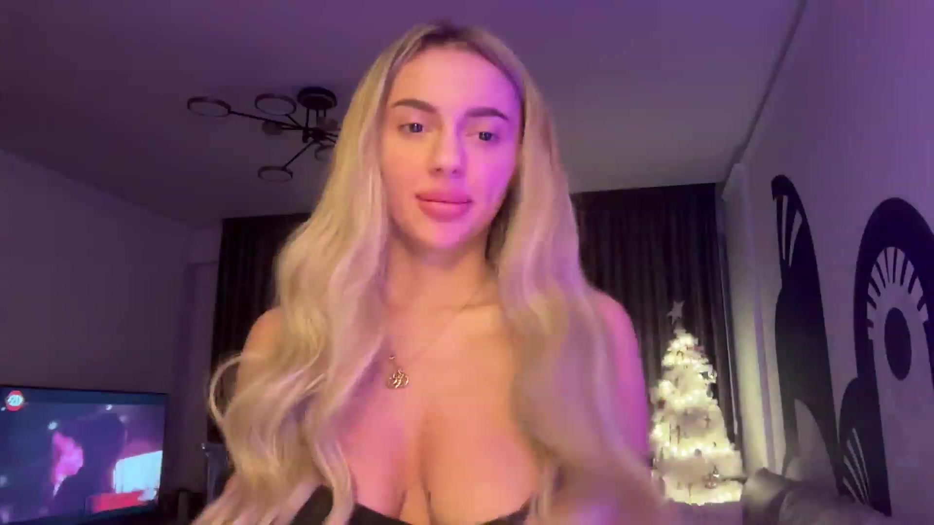 Gallery image thumbnail from Serene_Brown's myfreecams stream on, 12/10/2023, 24:01 image 18 of 20