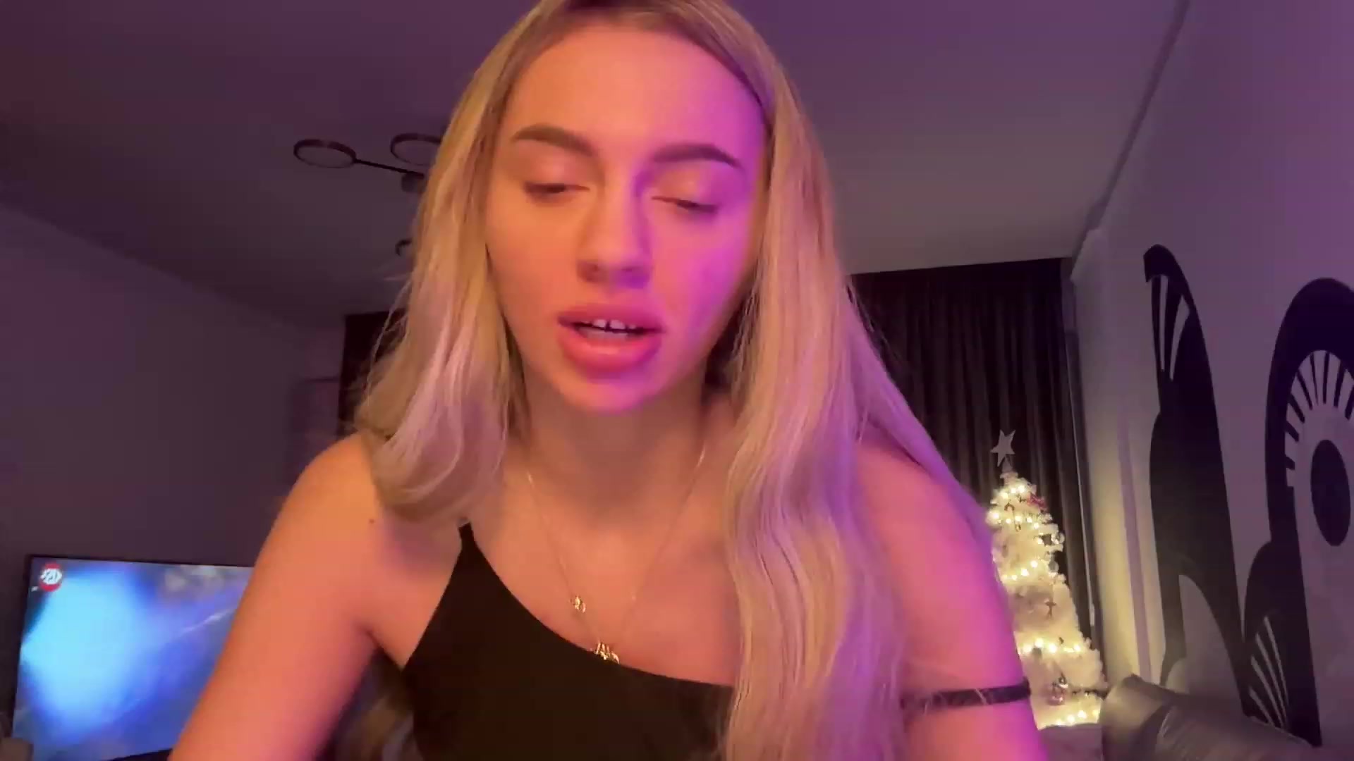 Gallery image thumbnail from Serene_Brown's myfreecams stream on, 12/10/2023, 24:01 image 6 of 20