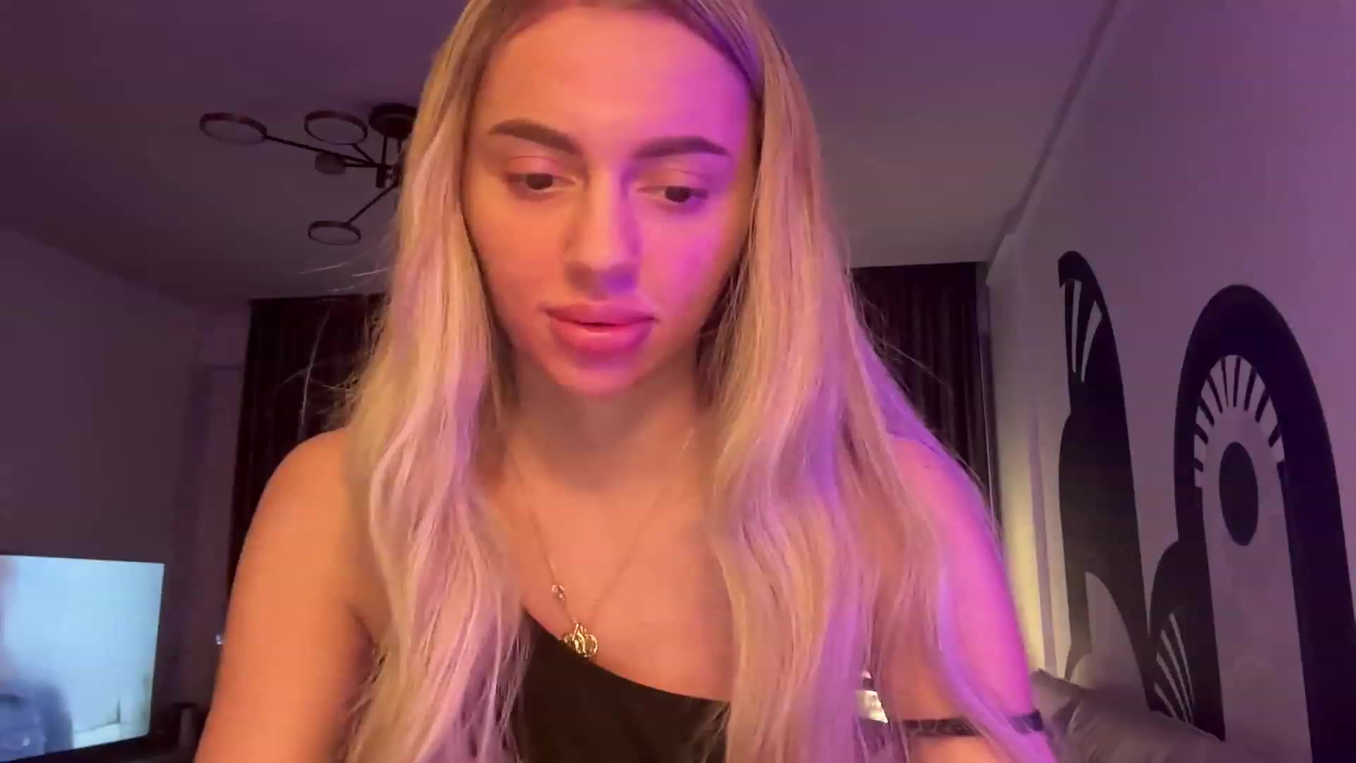 Gallery image thumbnail from Serene_Brown's myfreecams stream on, 12/10/2023, 24:01 image 3 of 20