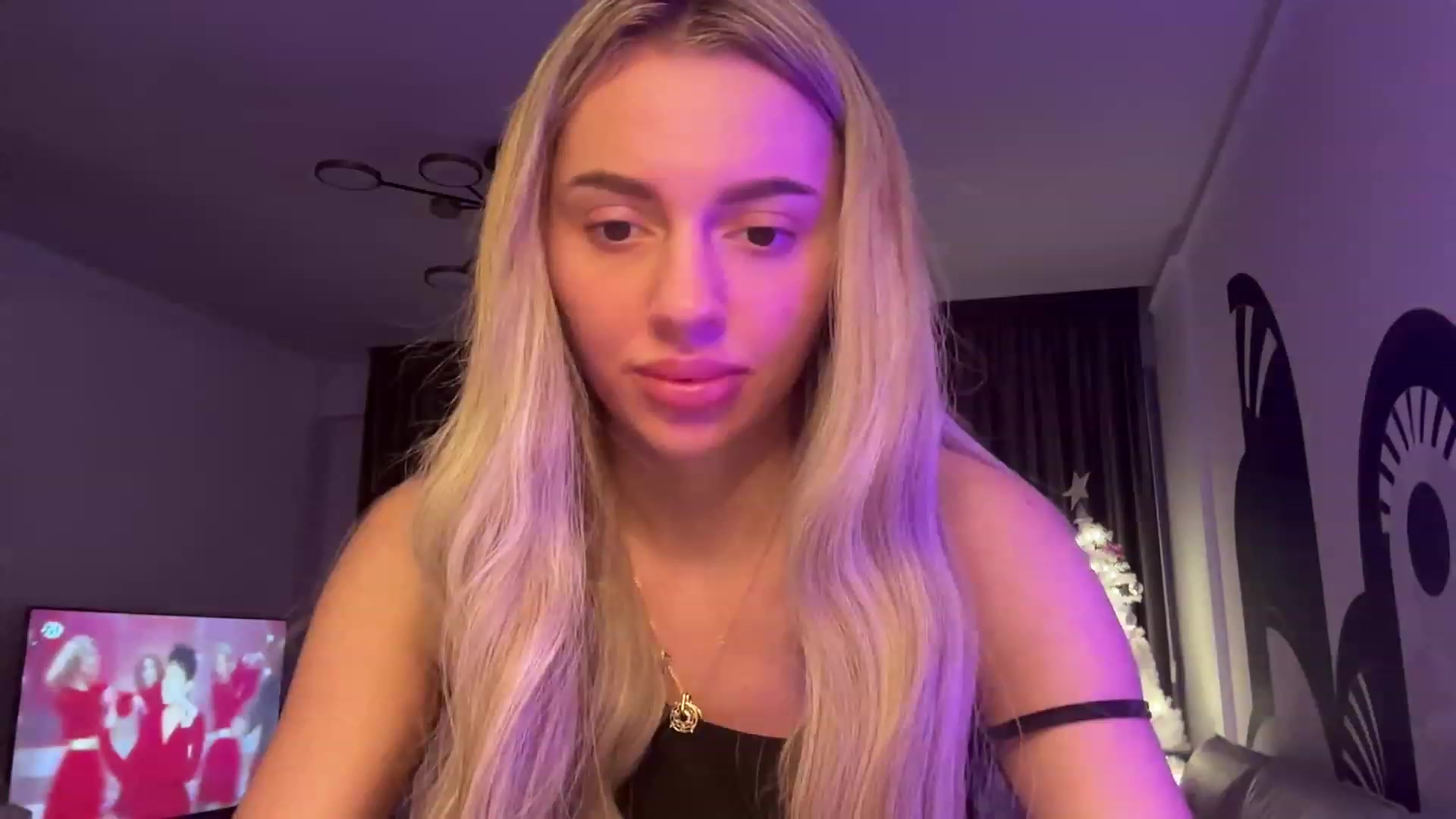 Gallery image thumbnail from Serene_Brown's myfreecams stream on, 12/10/2023, 24:01 image 16 of 20