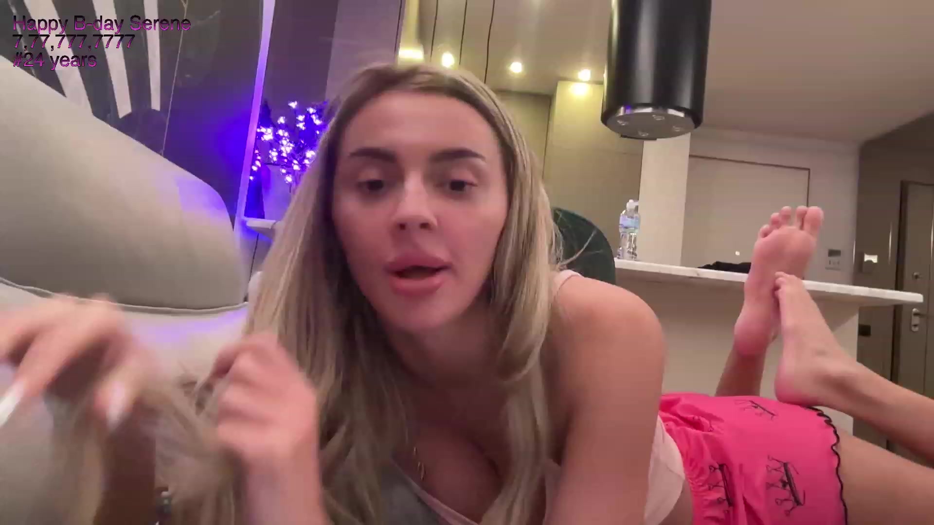 Gallery image thumbnail from Serene_Brown's myfreecams stream on, 12/18/2023, 03:35 image 8 of 20