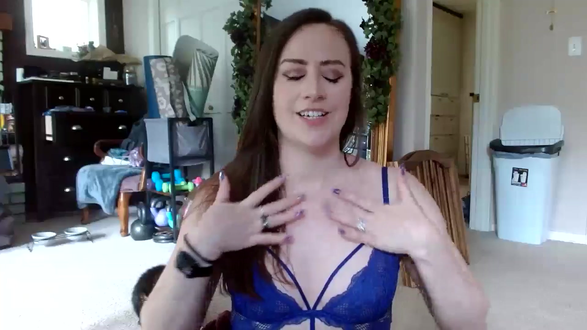 Gallery image thumbnail from Serenity's myfreecams stream on, 05/22/2024, 22:41 image 10 of 20