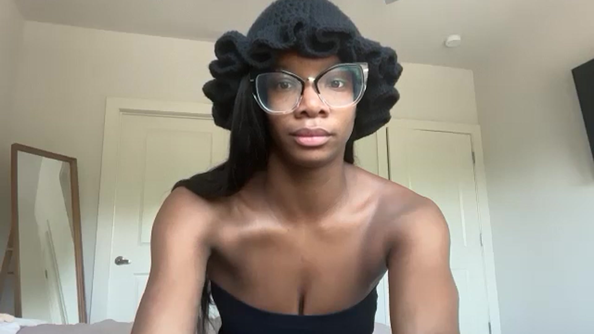Gallery image thumbnail from SerenityBee's myfreecams stream on, 06/28/2025, 17:42 image 4 of 20