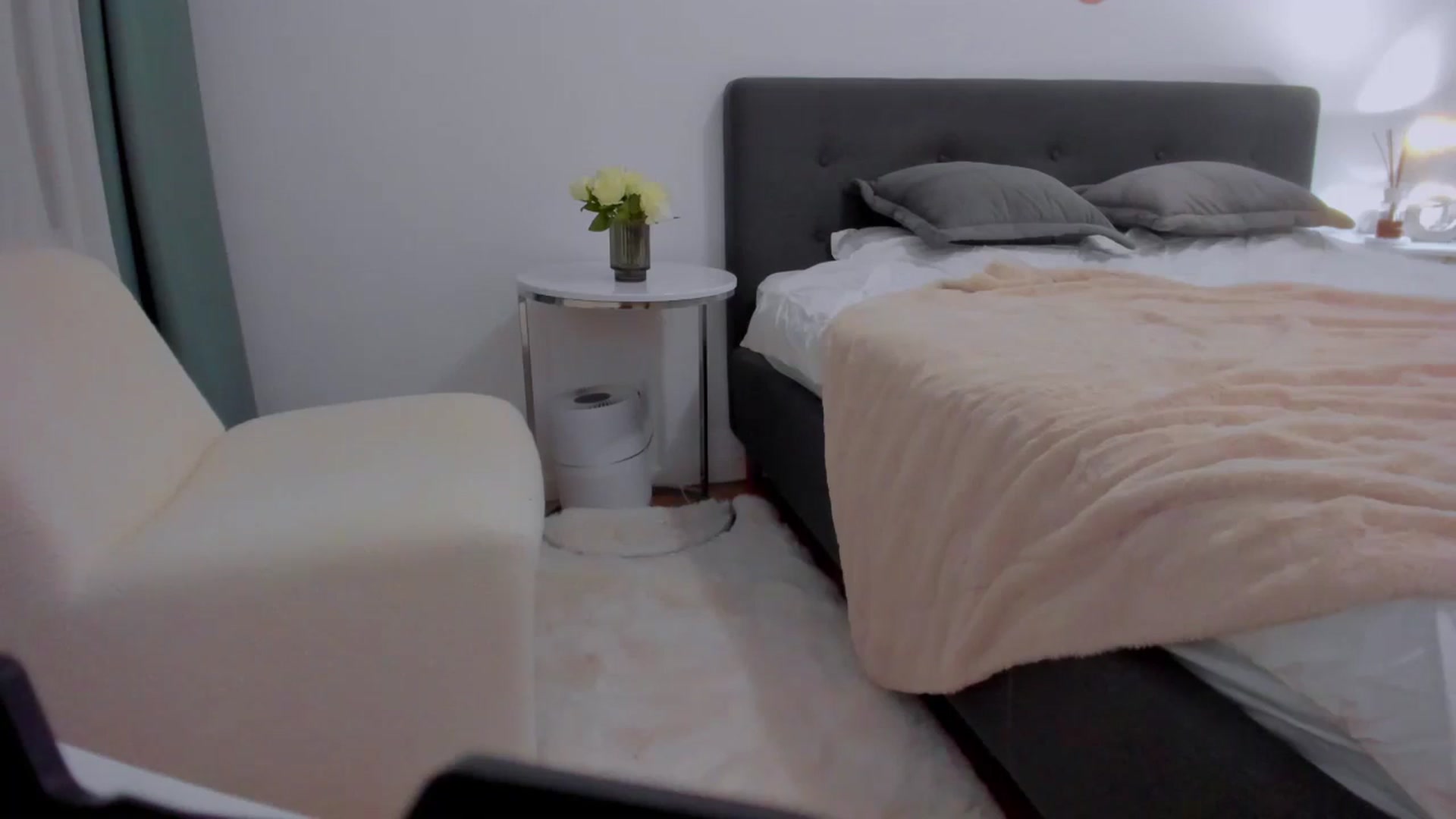 Gallery image thumbnail from Serenna__'s myfreecams stream on, 11/10/2024, 18:00 image 4 of 20